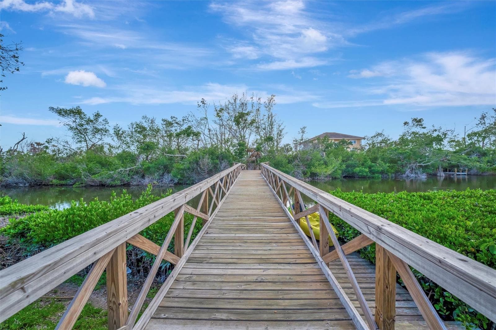Single Family Residence at 8555 HERON LAGOON CIR, SARASOTA, photo 10 of 42
