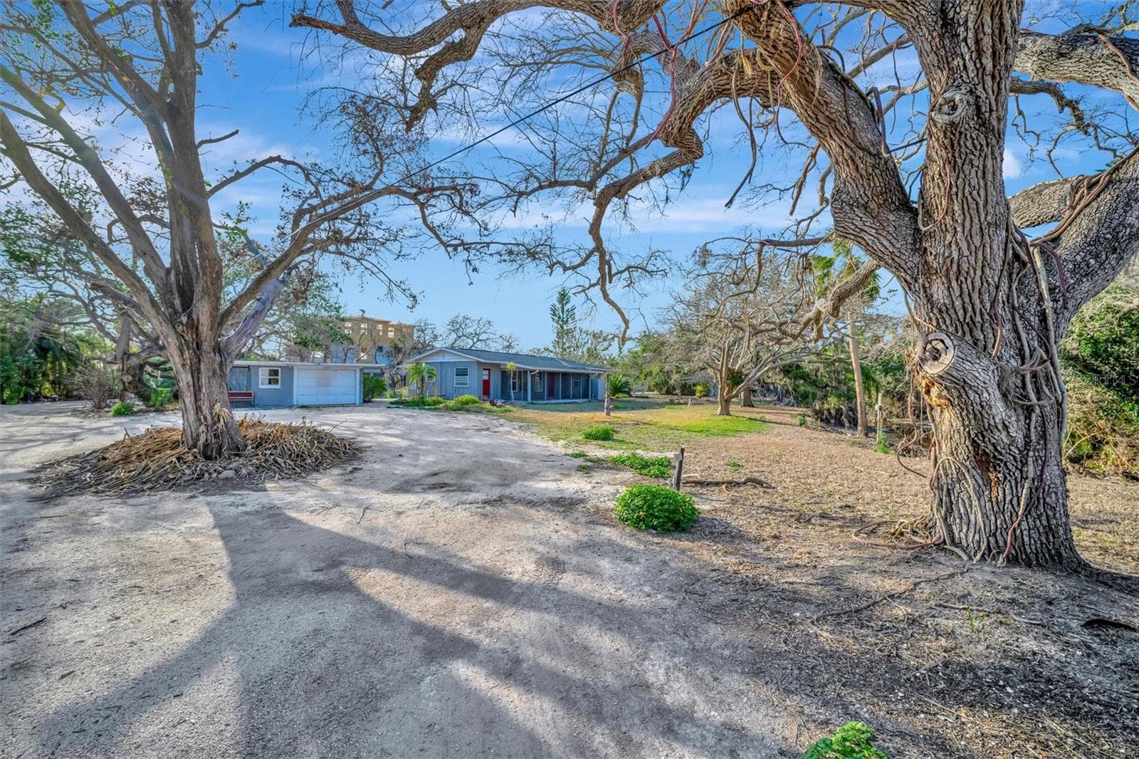Single Family Residence at 8555 HERON LAGOON CIR, SARASOTA, photo 37 of 42