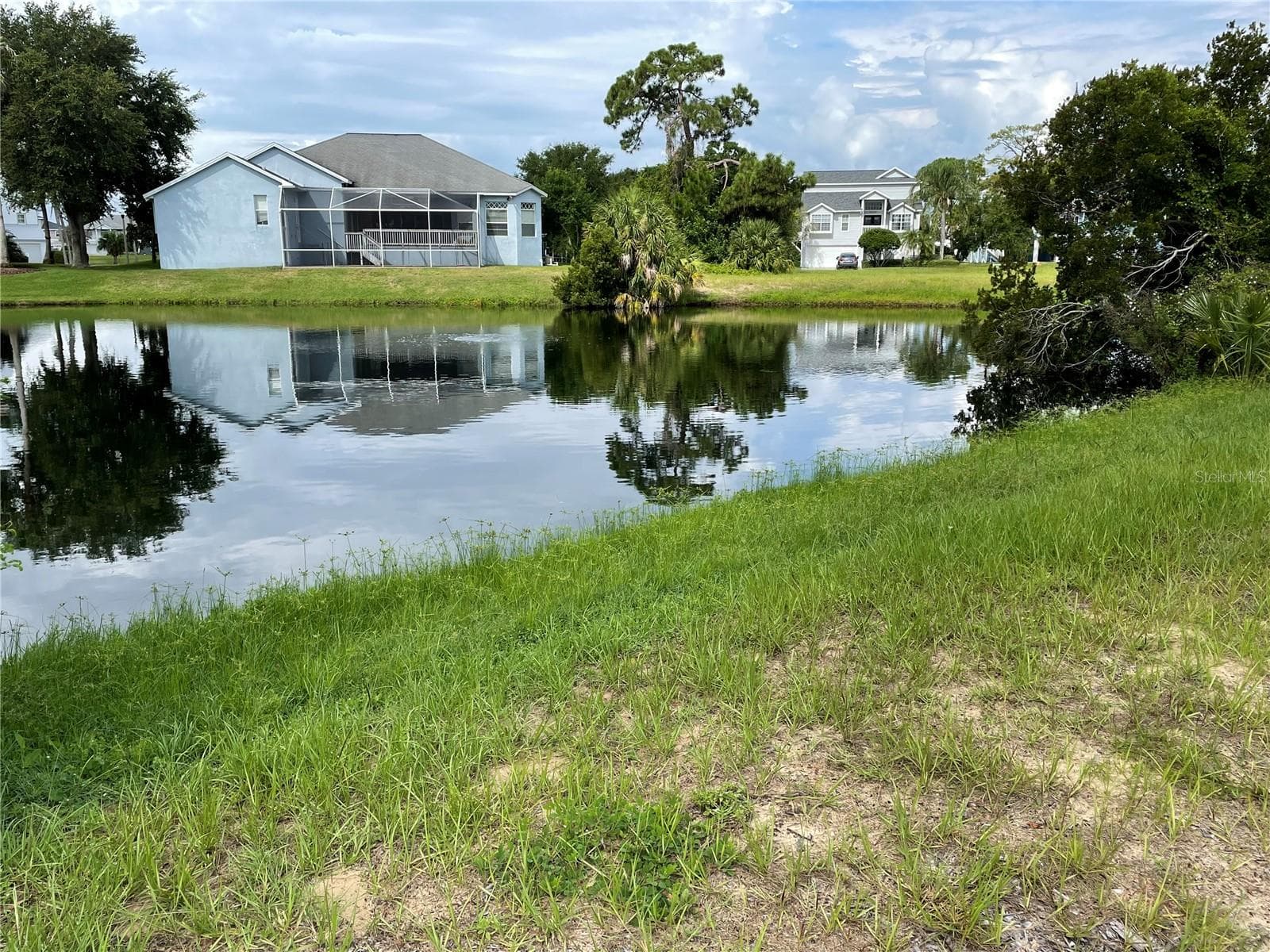 2042 N POINTE ALEXIS DR
