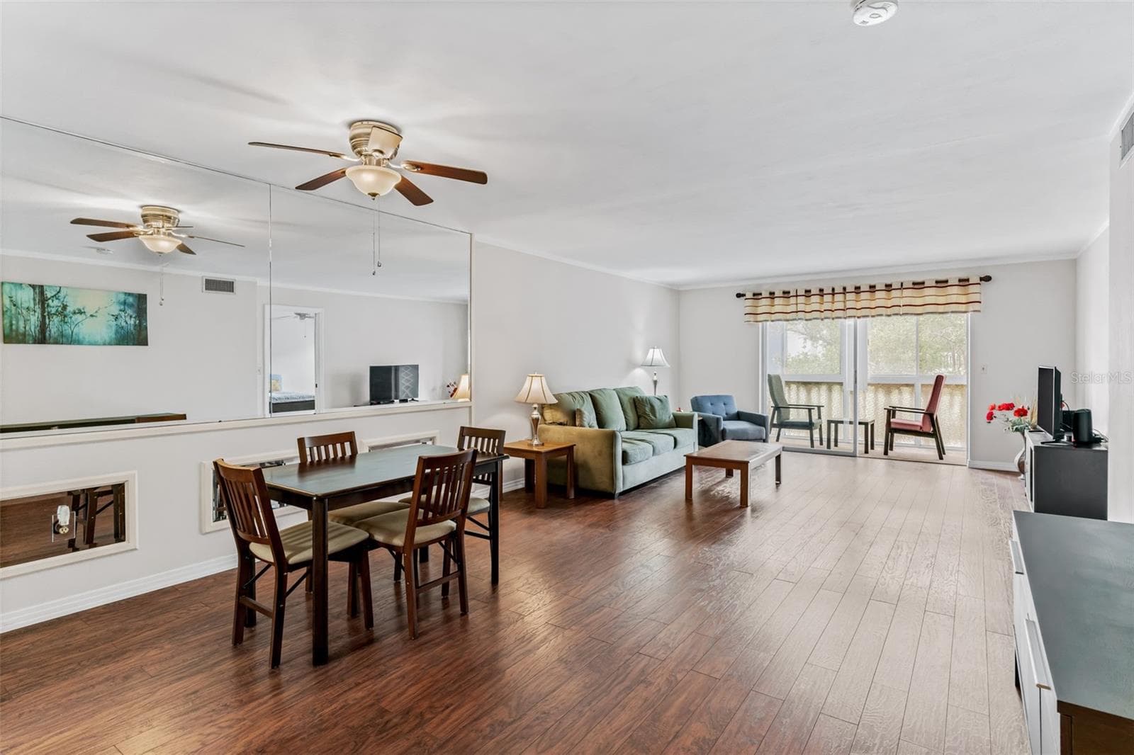 Spacious living and dining room - 147 BLUFF VIEW DR #206, BELLEAIR BLUFFS