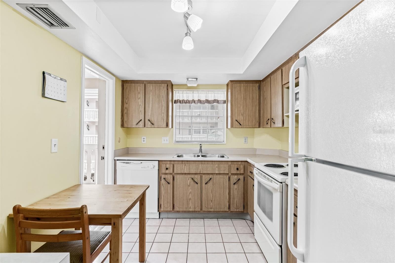 Kitchen - 147 BLUFF VIEW DR #206, BELLEAIR BLUFFS