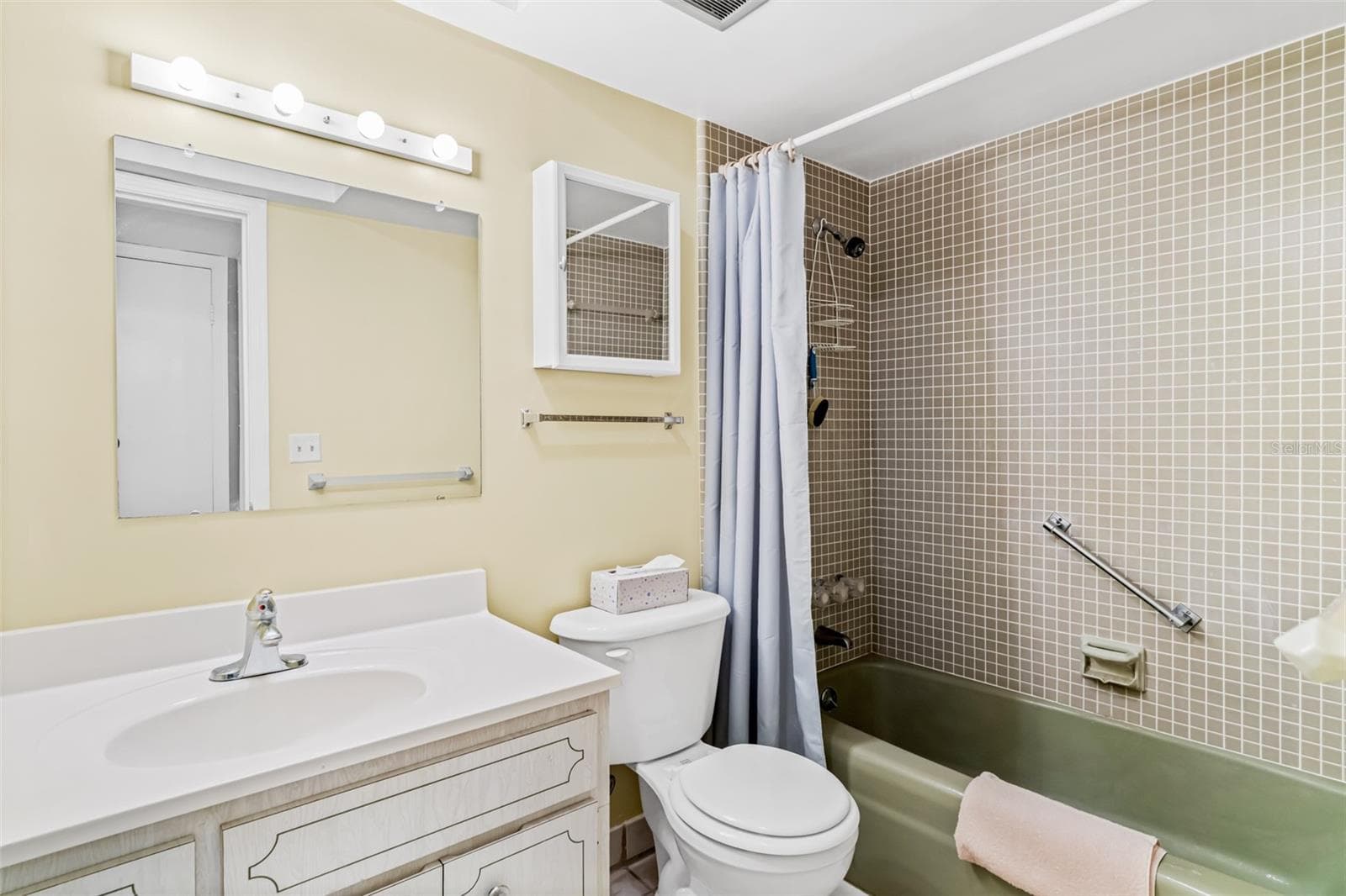 Bathroom - 147 BLUFF VIEW DR #206, BELLEAIR BLUFFS