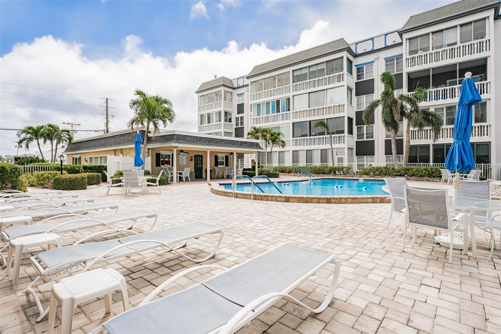 Pool area - 147 BLUFF VIEW DR #206, BELLEAIR BLUFFS