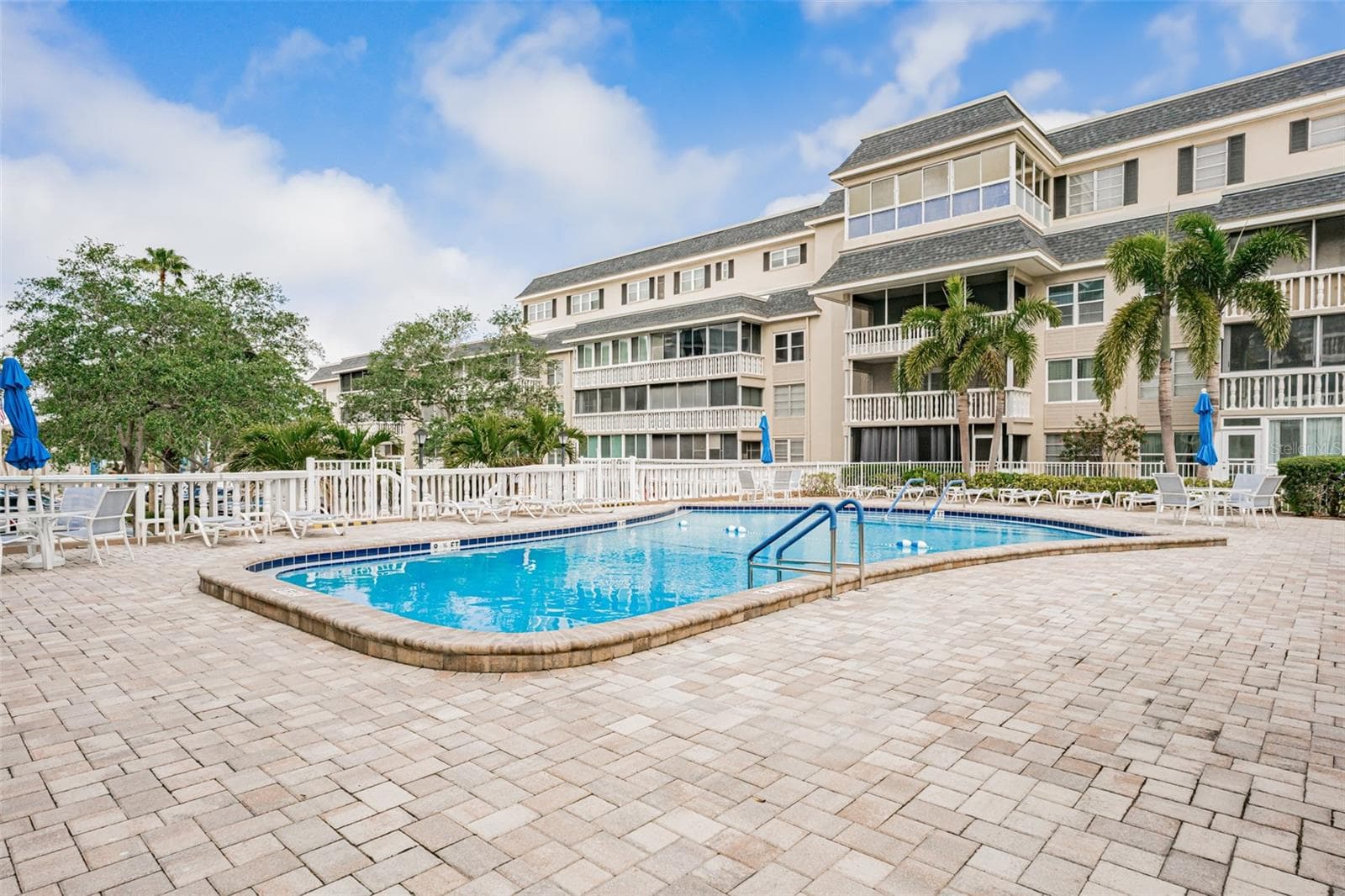 Pool area - 147 BLUFF VIEW DR #206, BELLEAIR BLUFFS
