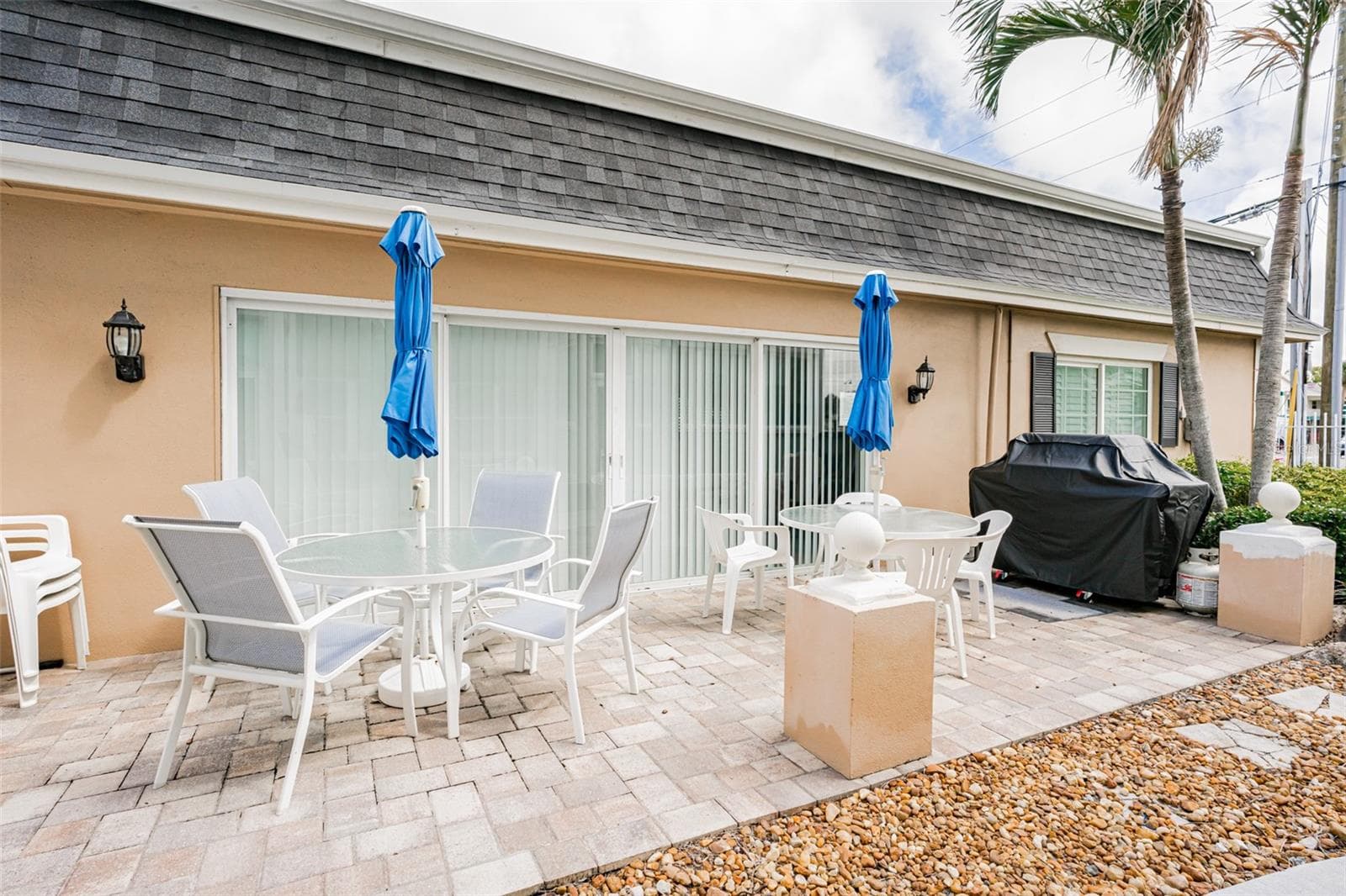 Outdoor grilling area - 147 BLUFF VIEW DR #206, BELLEAIR BLUFFS