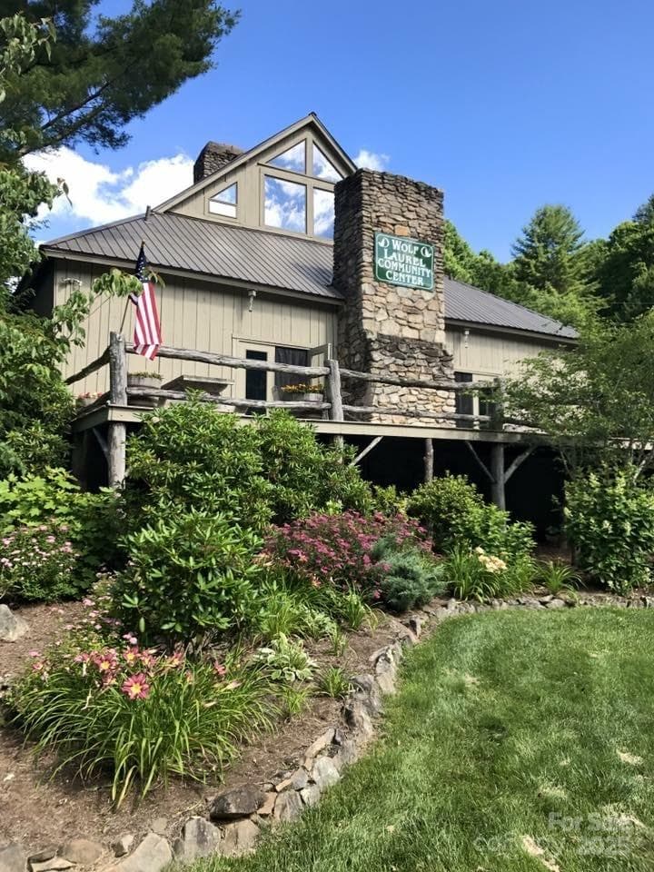 WL Village Club Welcome Center - Mars Hill
