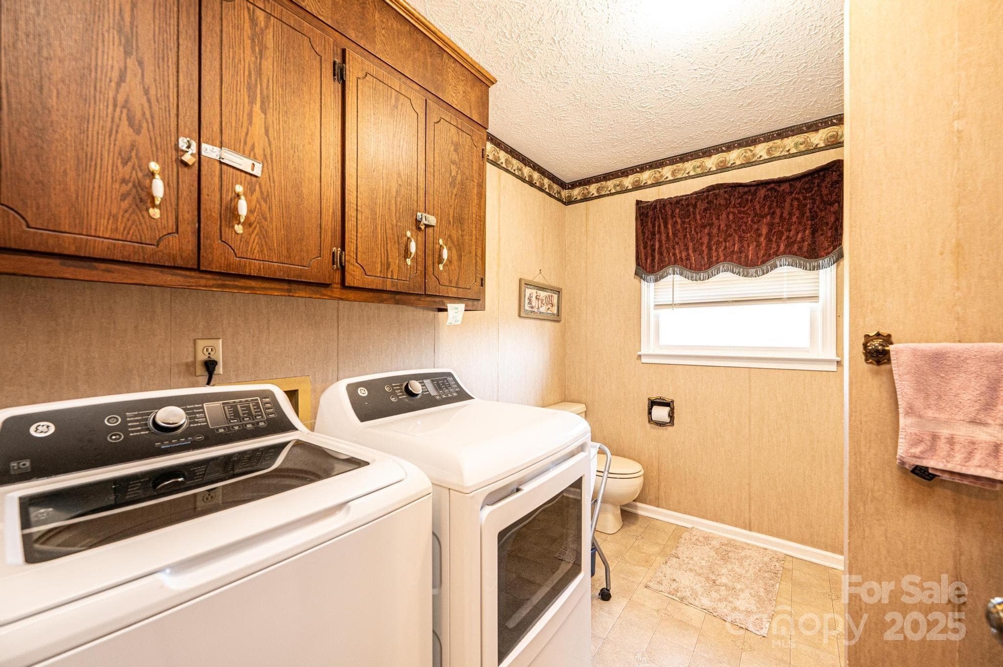 Single Family Residence at Lenoir, photo 25 of 42
