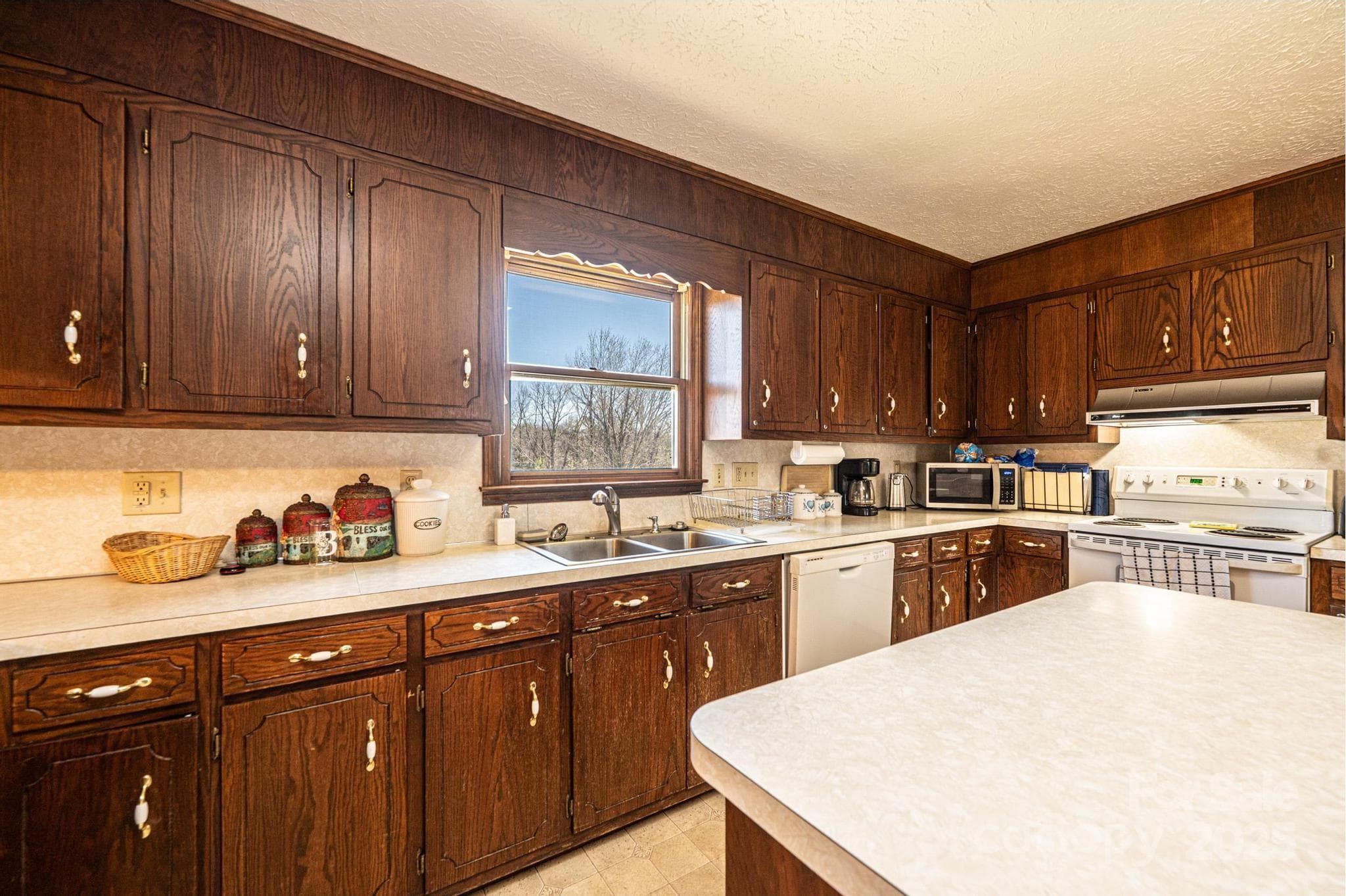 Single Family Residence at Lenoir, photo 32 of 42
