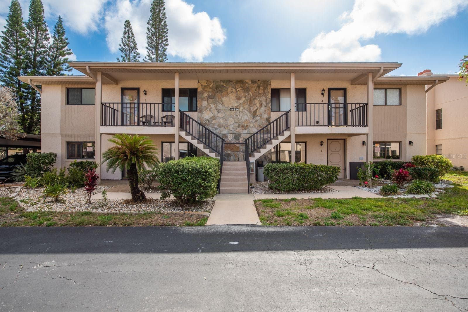 9910 EAGLES POINT CIR #3
