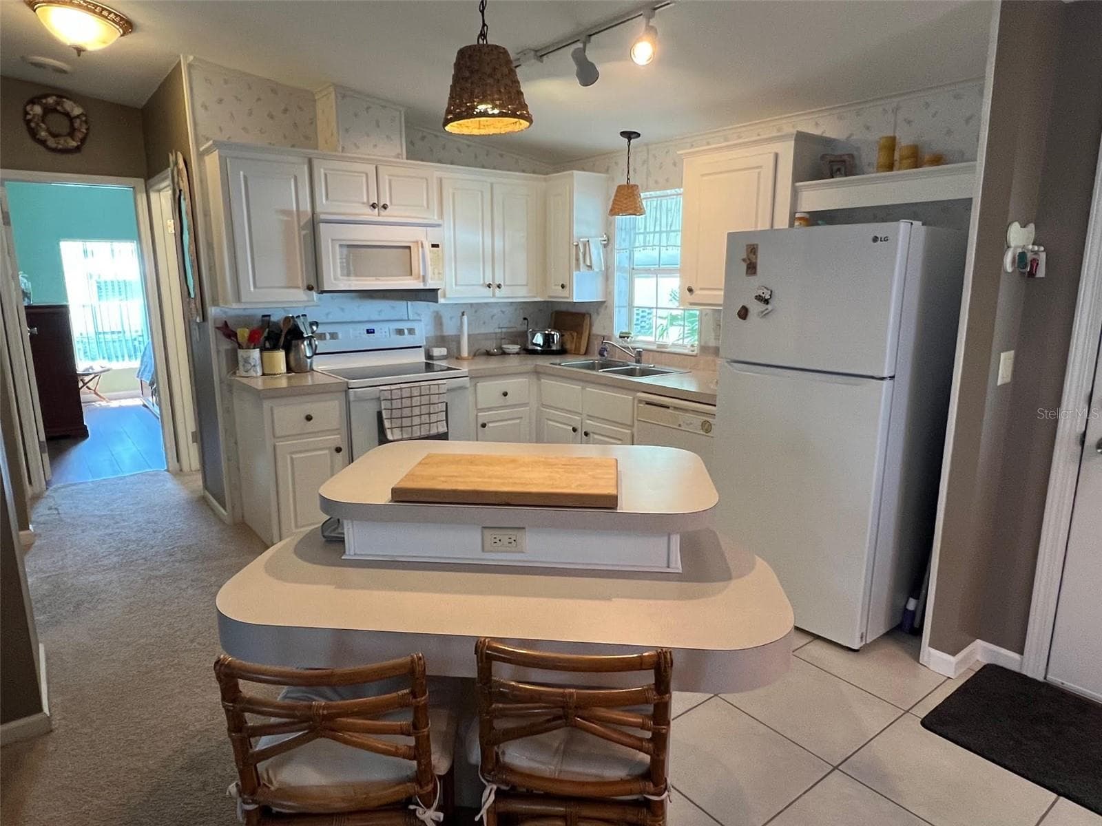 Manufactured Home at 29250 US HIGHWAY 19 N #434, CLEARWATER, photo 7 of 33