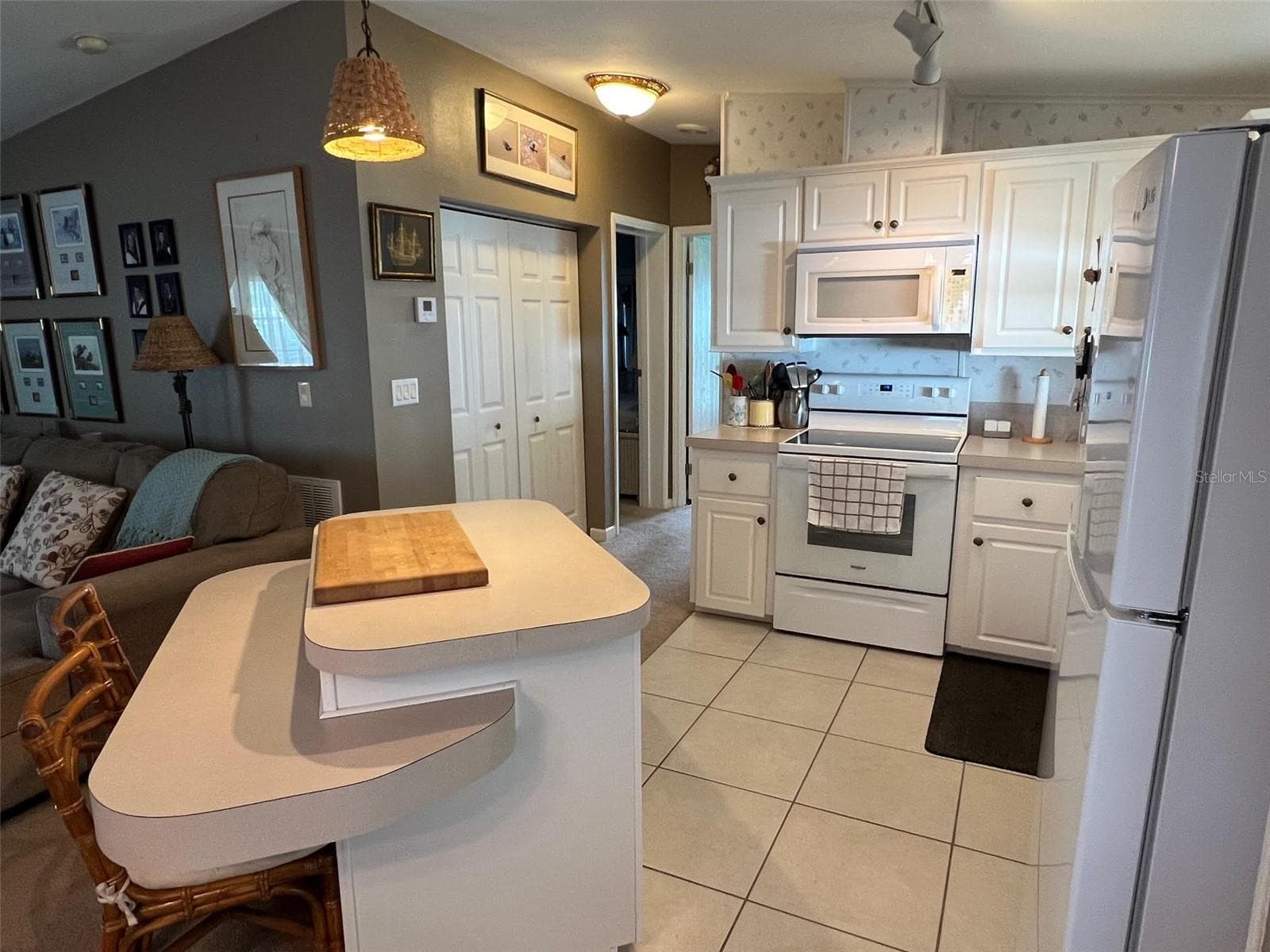 Manufactured Home at 29250 US HIGHWAY 19 N #434, CLEARWATER, photo 8 of 33
