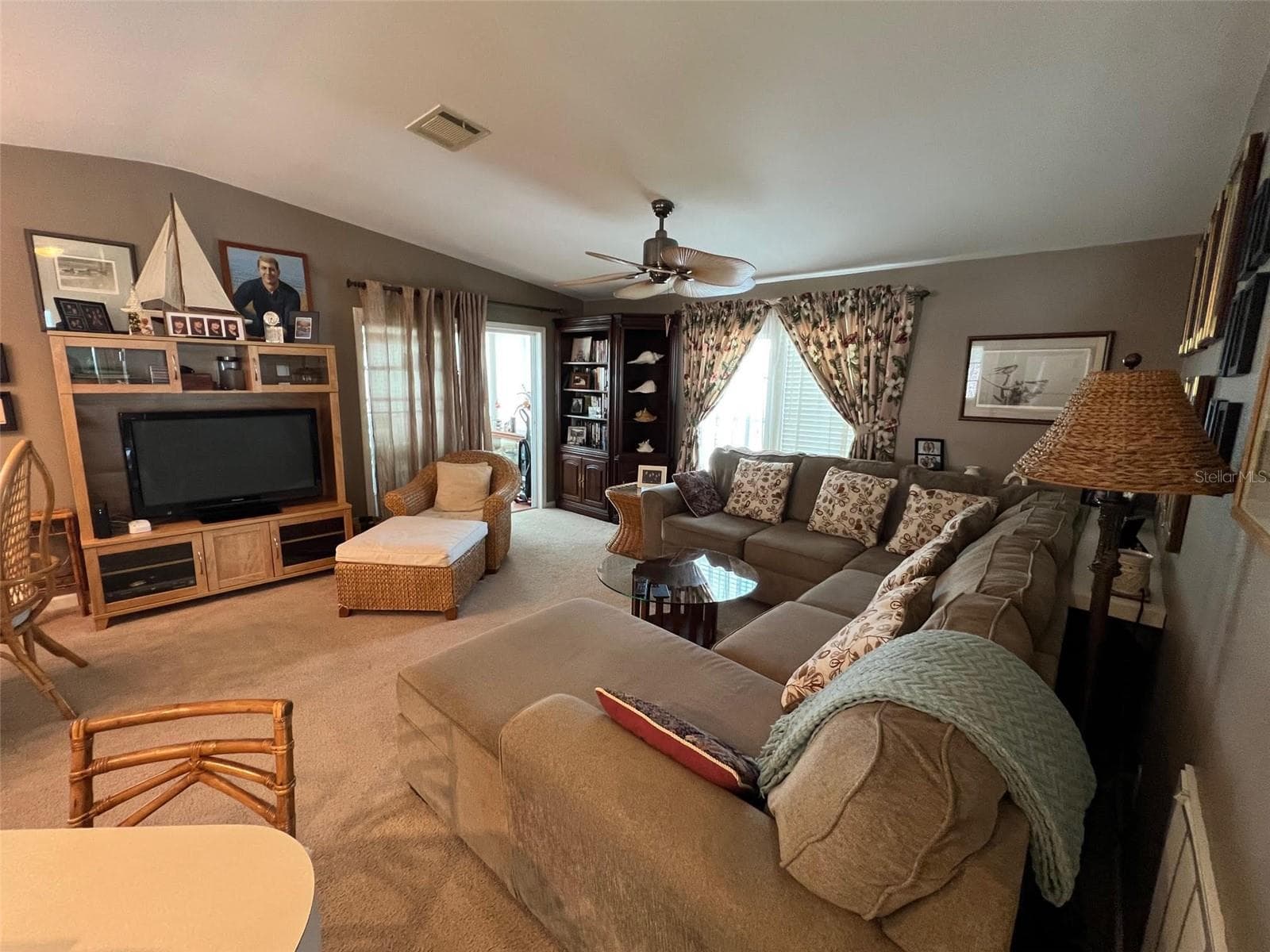 Manufactured Home at 29250 US HIGHWAY 19 N #434, CLEARWATER, photo 13 of 33