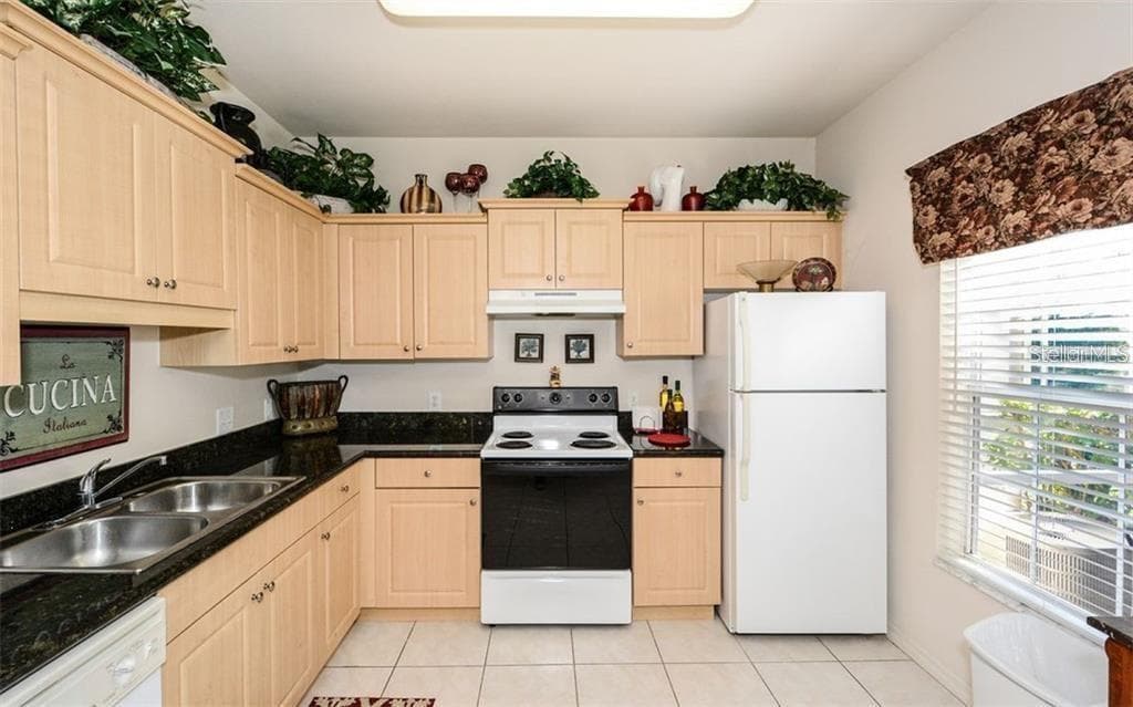 Townhouse at 7685 PLANTATION CIR #B, UNIVERSITY PARK, photo 8 of 31