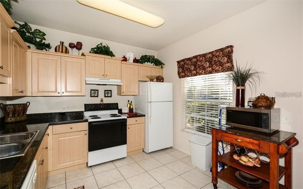 Townhouse at 7685 PLANTATION CIR #B, UNIVERSITY PARK, photo 10 of 31