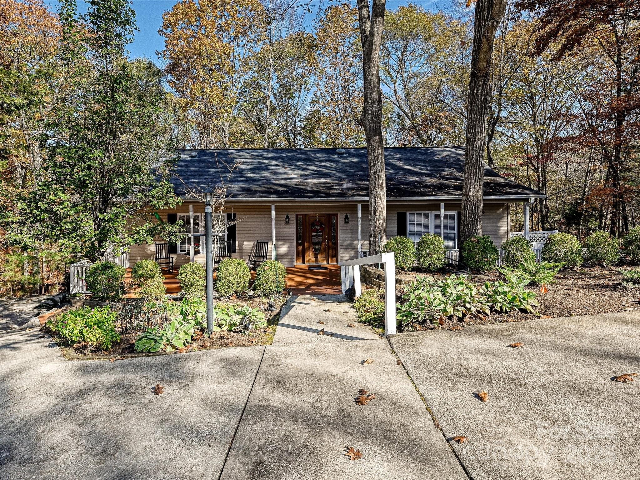 Single Family Residence at Tega Cay, photo 5 of 40