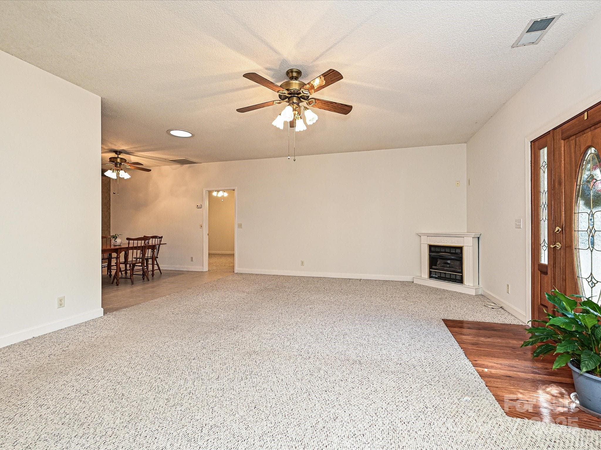 Single Family Residence at Tega Cay, photo 8 of 40