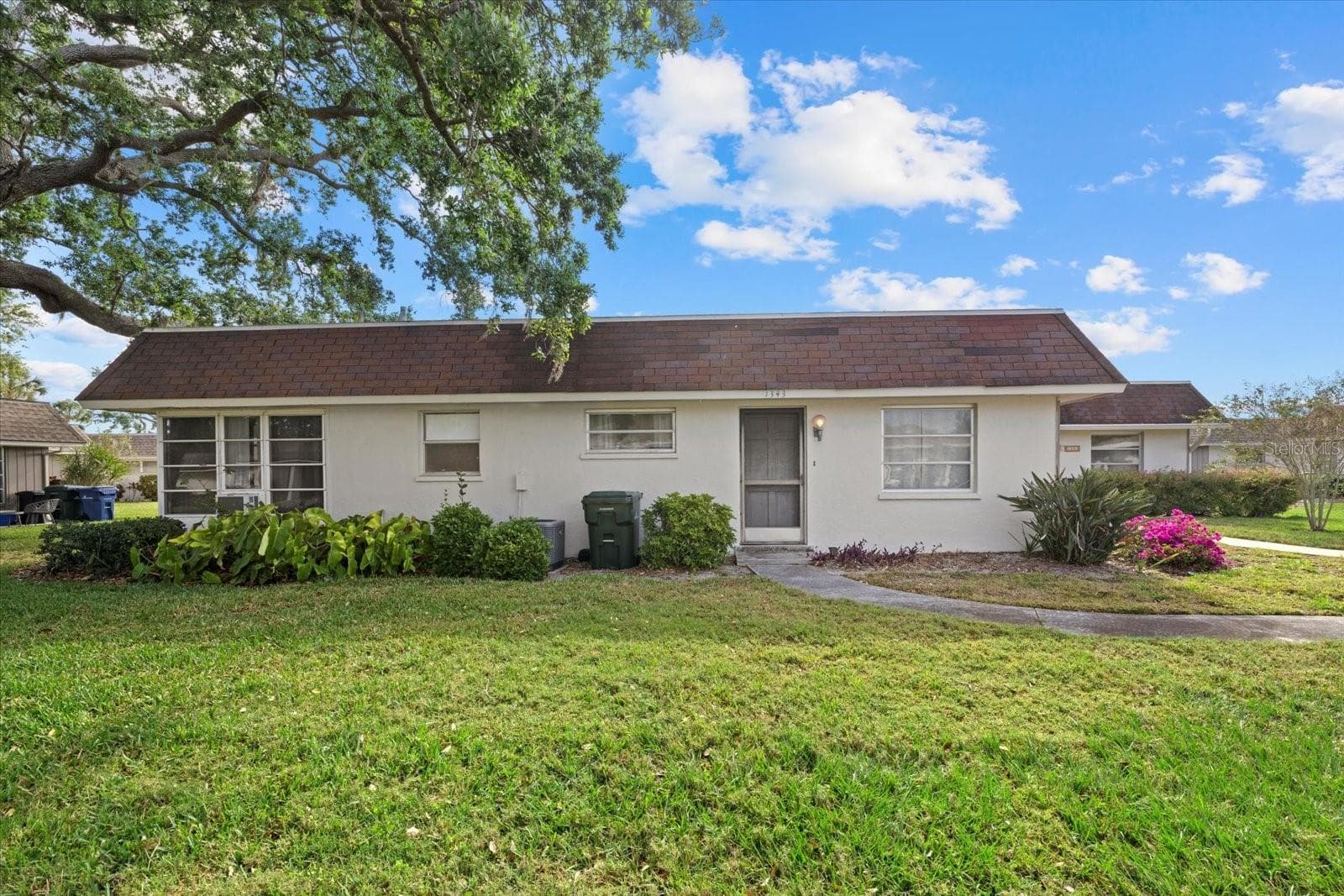 1343 GLENDALE CIR W #216