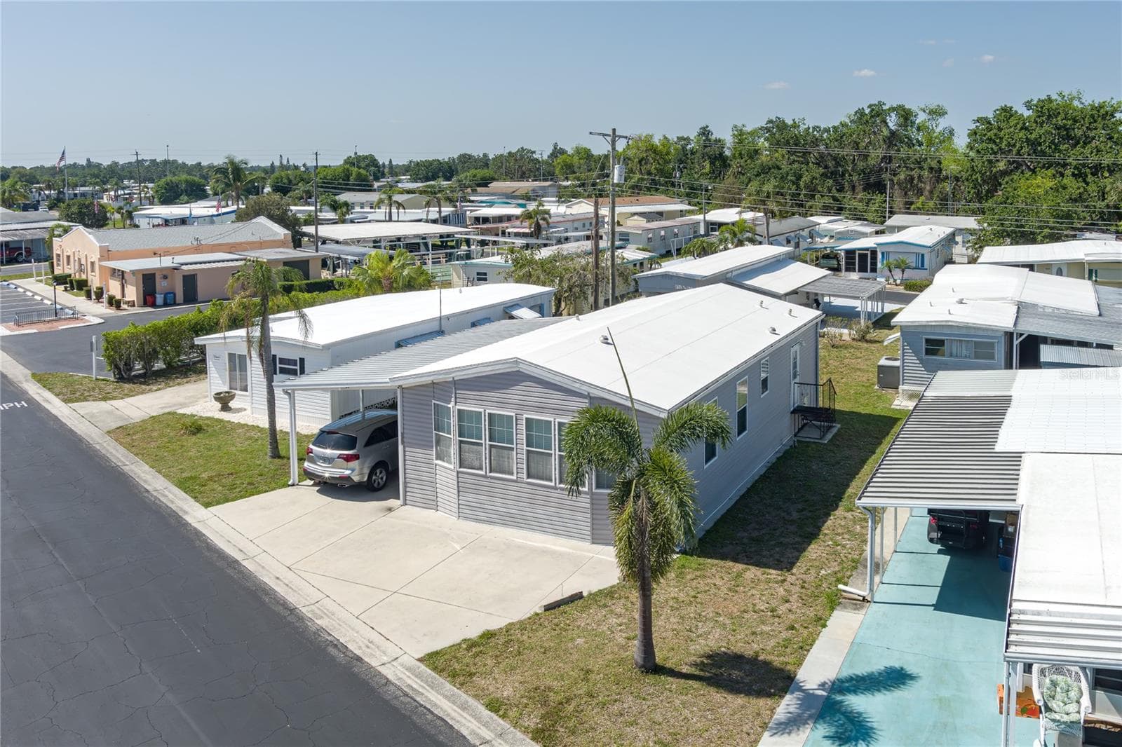 Manufactured Home at 3309 BERNADETTE DR, ELLENTON, photo 3 of 16