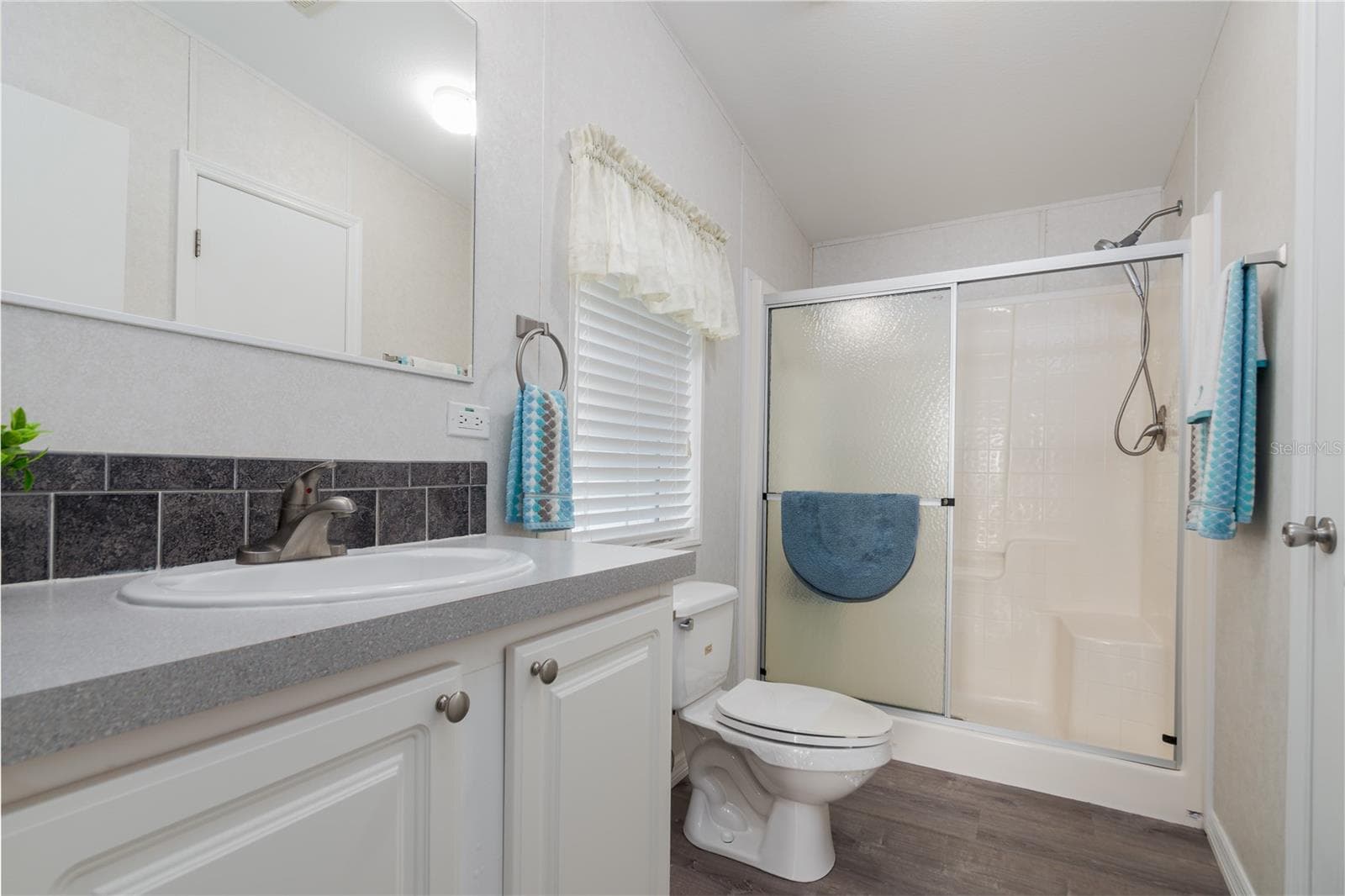 Manufactured Home at 3309 BERNADETTE DR, ELLENTON, photo 11 of 16
