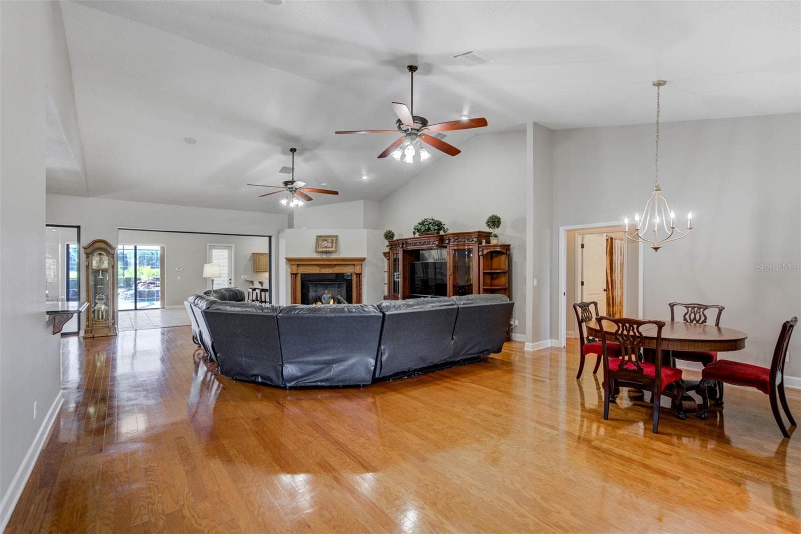 Additional Dinning Space - 701 E 60 HWY, PLANT CITY