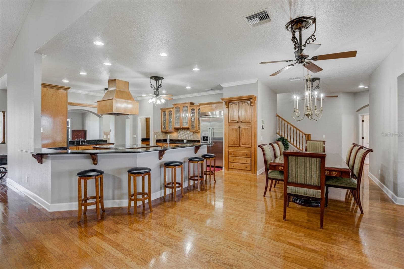 open floor plan - 701 E 60 HWY, PLANT CITY