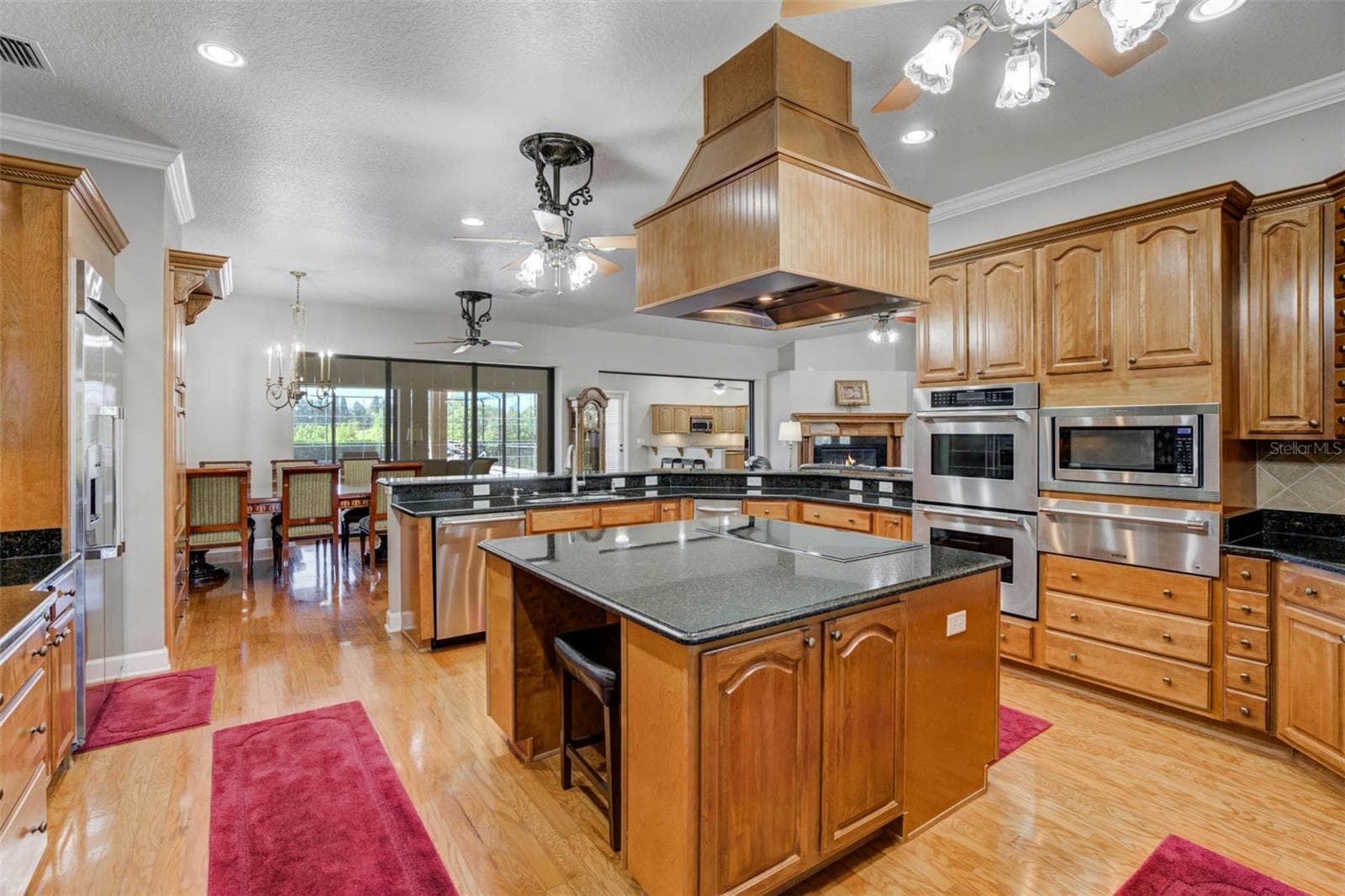 Large center island with seating and storage - 701 E 60 HWY, PLANT CITY