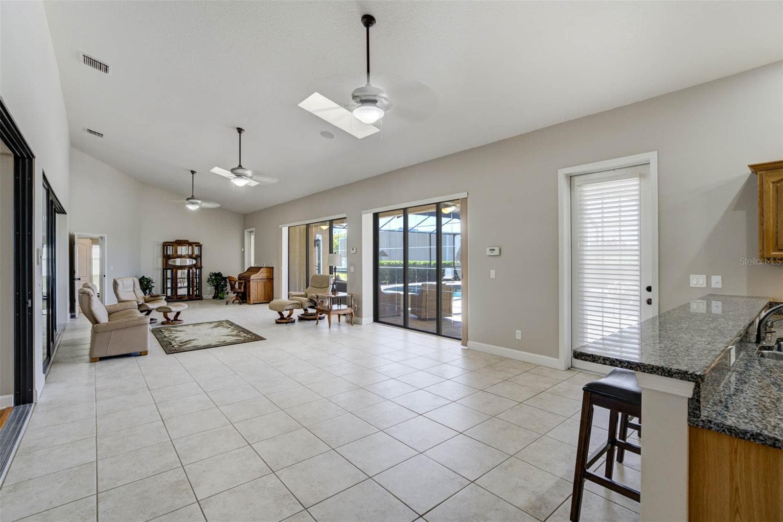 Sunroom - 701 E 60 HWY, PLANT CITY
