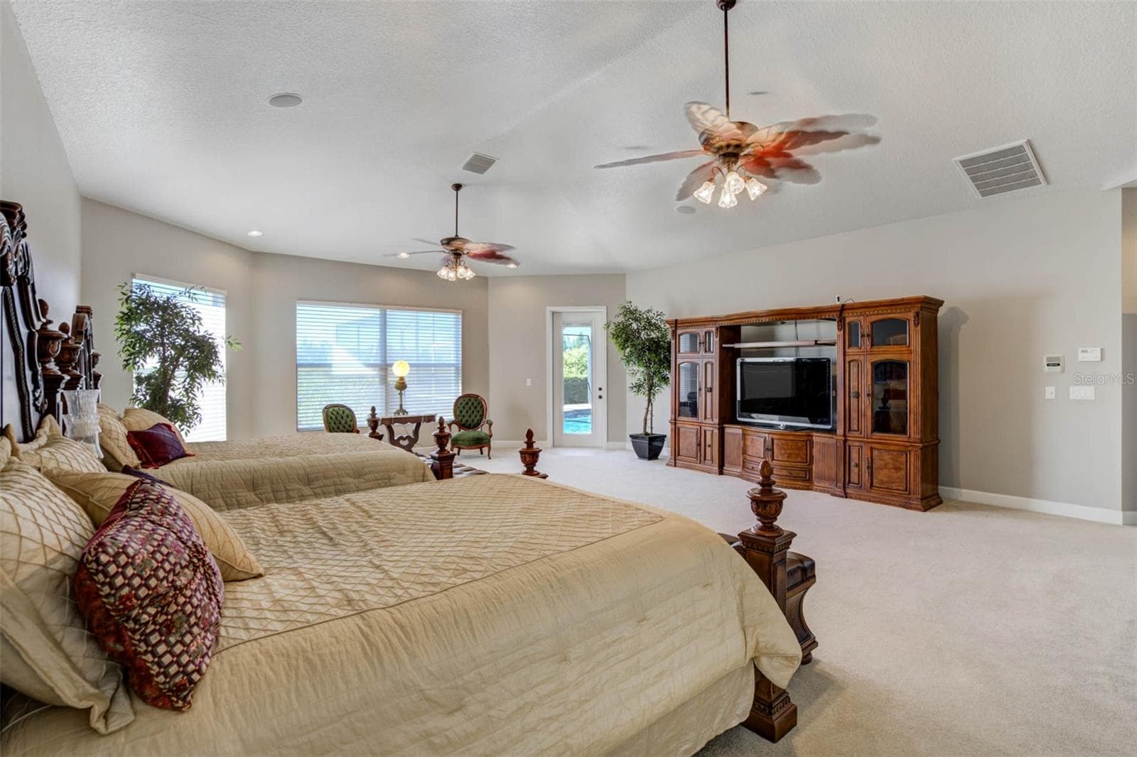 Primary suite can accommodate a full size entertainment center - 701 E 60 HWY, PLANT CITY