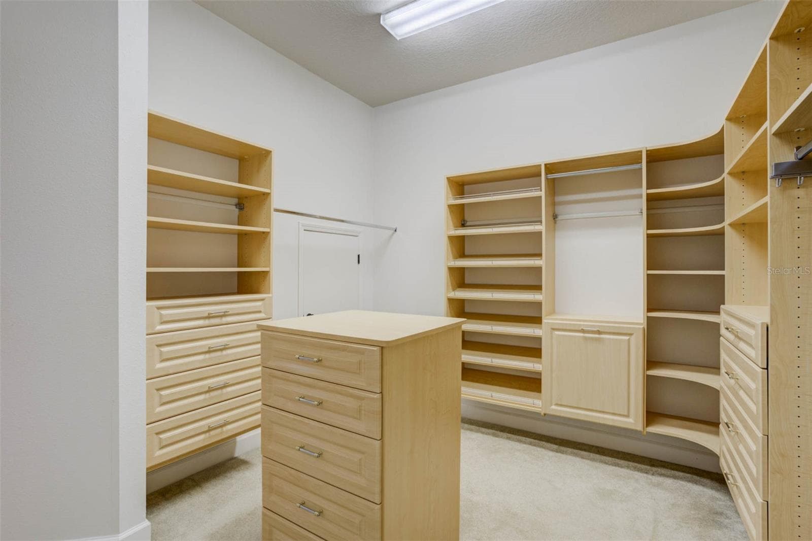 Custom closet 1 - 701 E 60 HWY, PLANT CITY