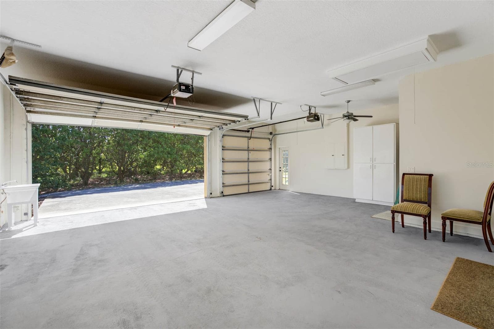 Three car garage - 701 E 60 HWY, PLANT CITY