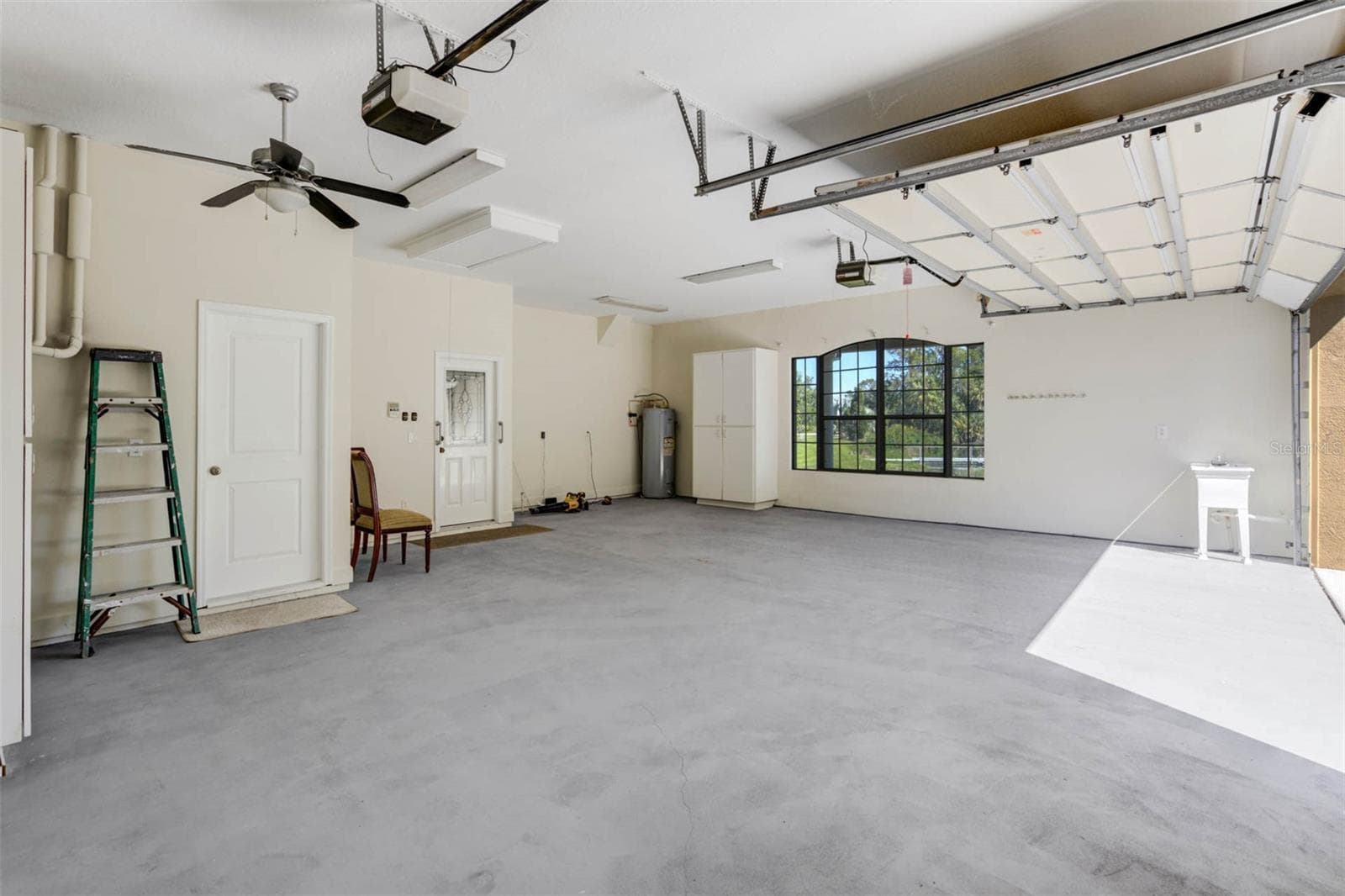 Cabinetry in garage - 701 E 60 HWY, PLANT CITY