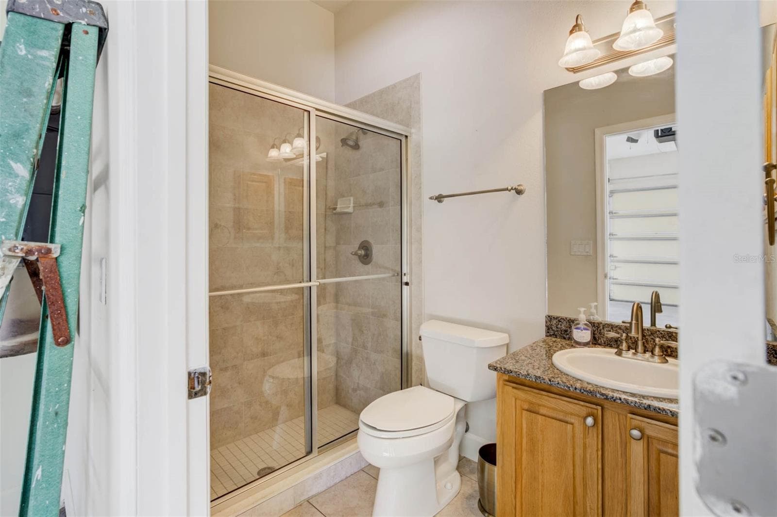 Guest bath 4 in the garage - 701 E 60 HWY, PLANT CITY