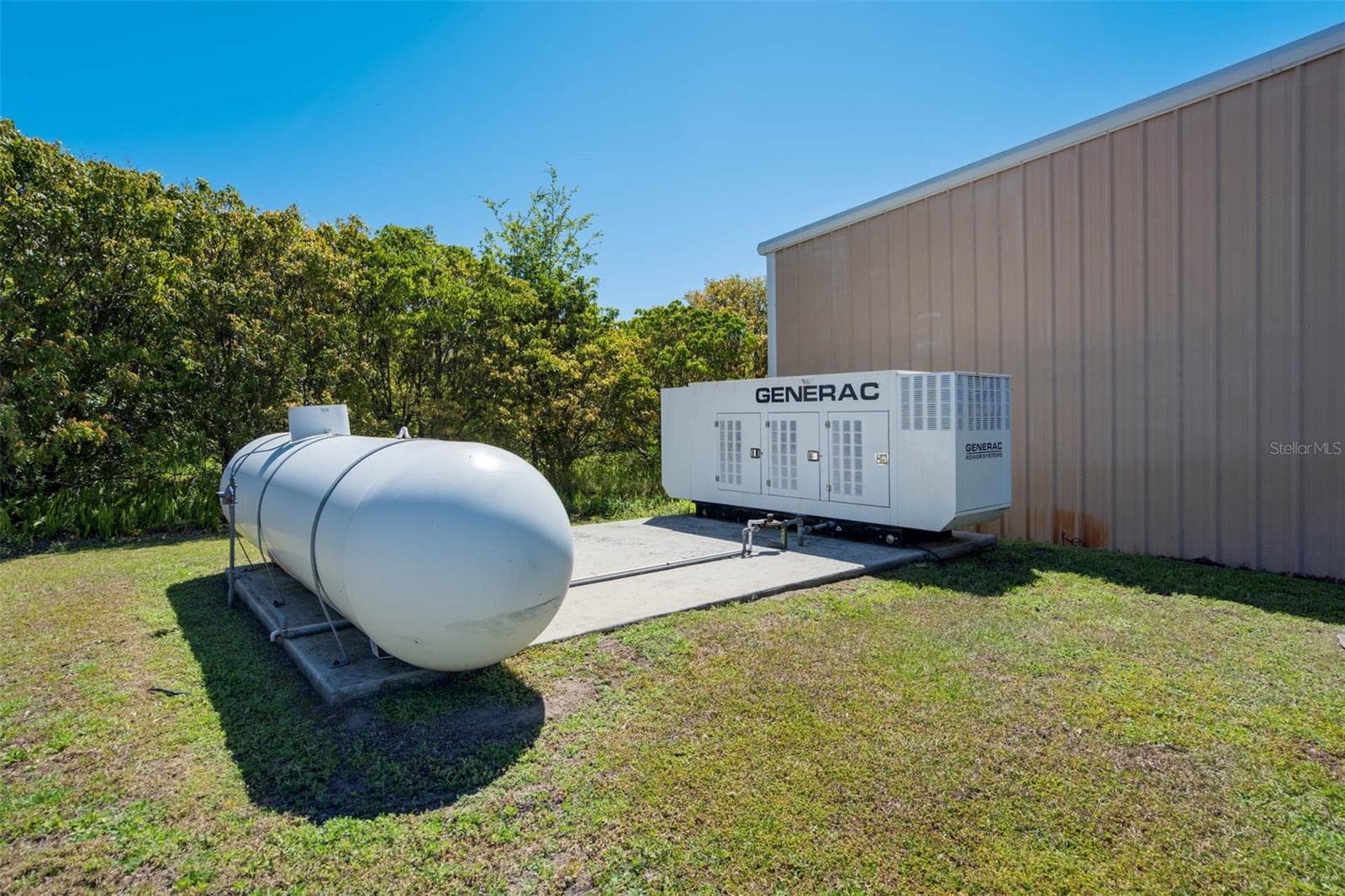 105 kw Generac generator and propane - 701 E 60 HWY, PLANT CITY