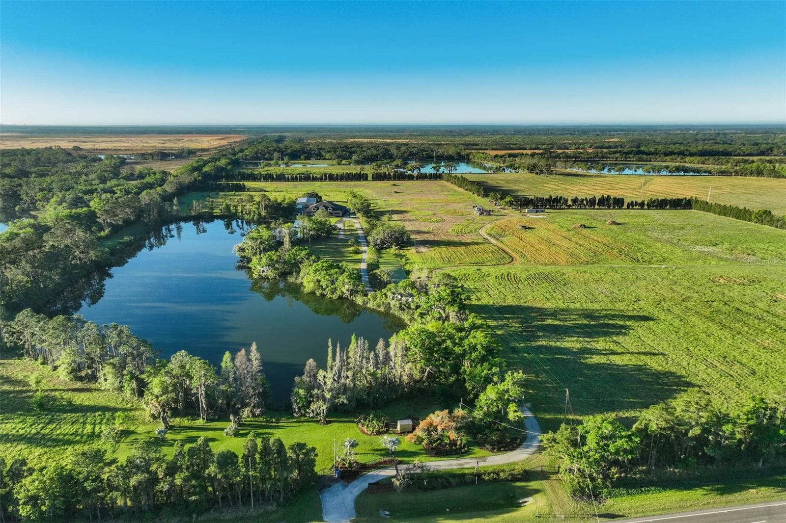 Lake ariel - 701 E 60 HWY, PLANT CITY
