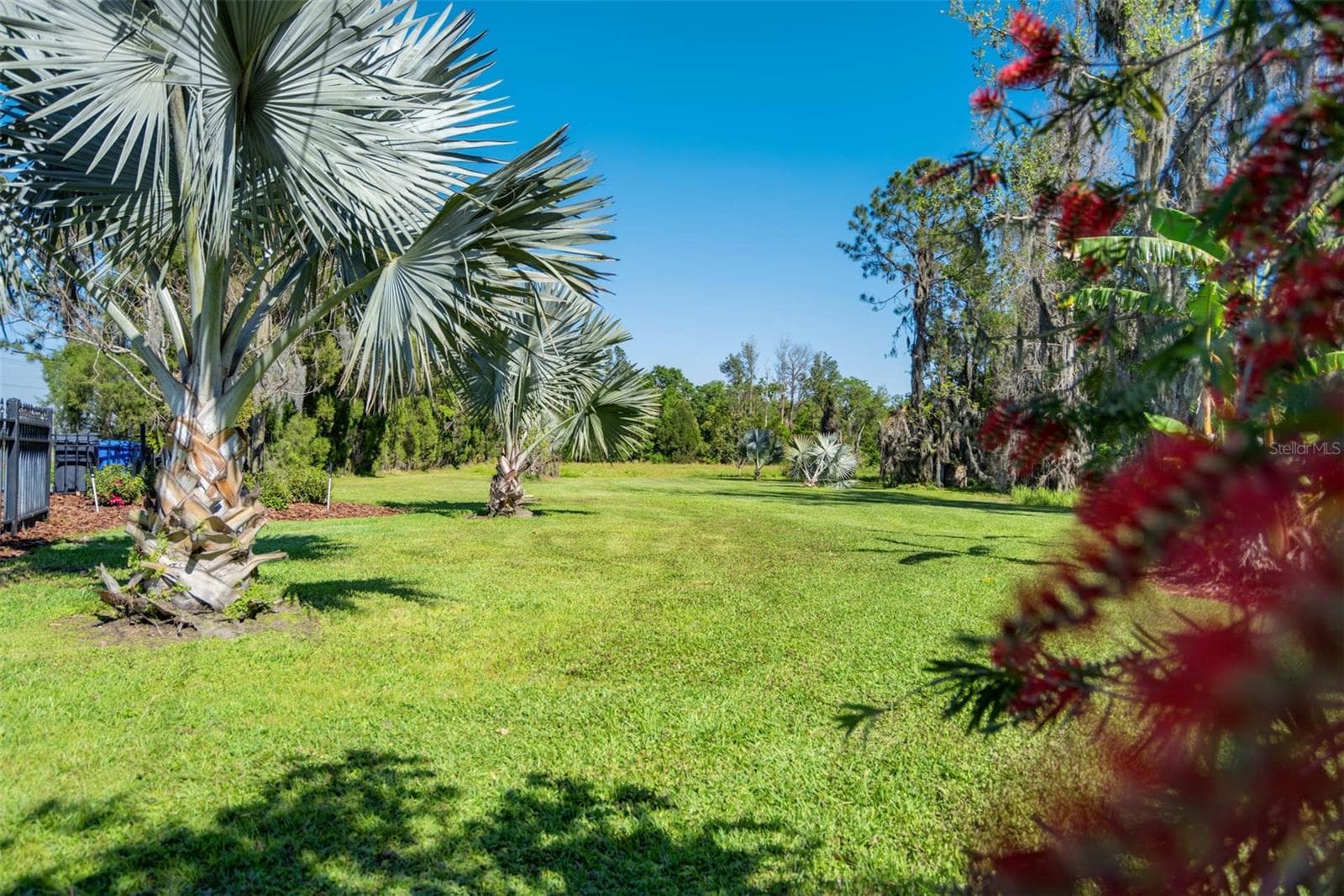 Entrance to property - 701 E 60 HWY, PLANT CITY