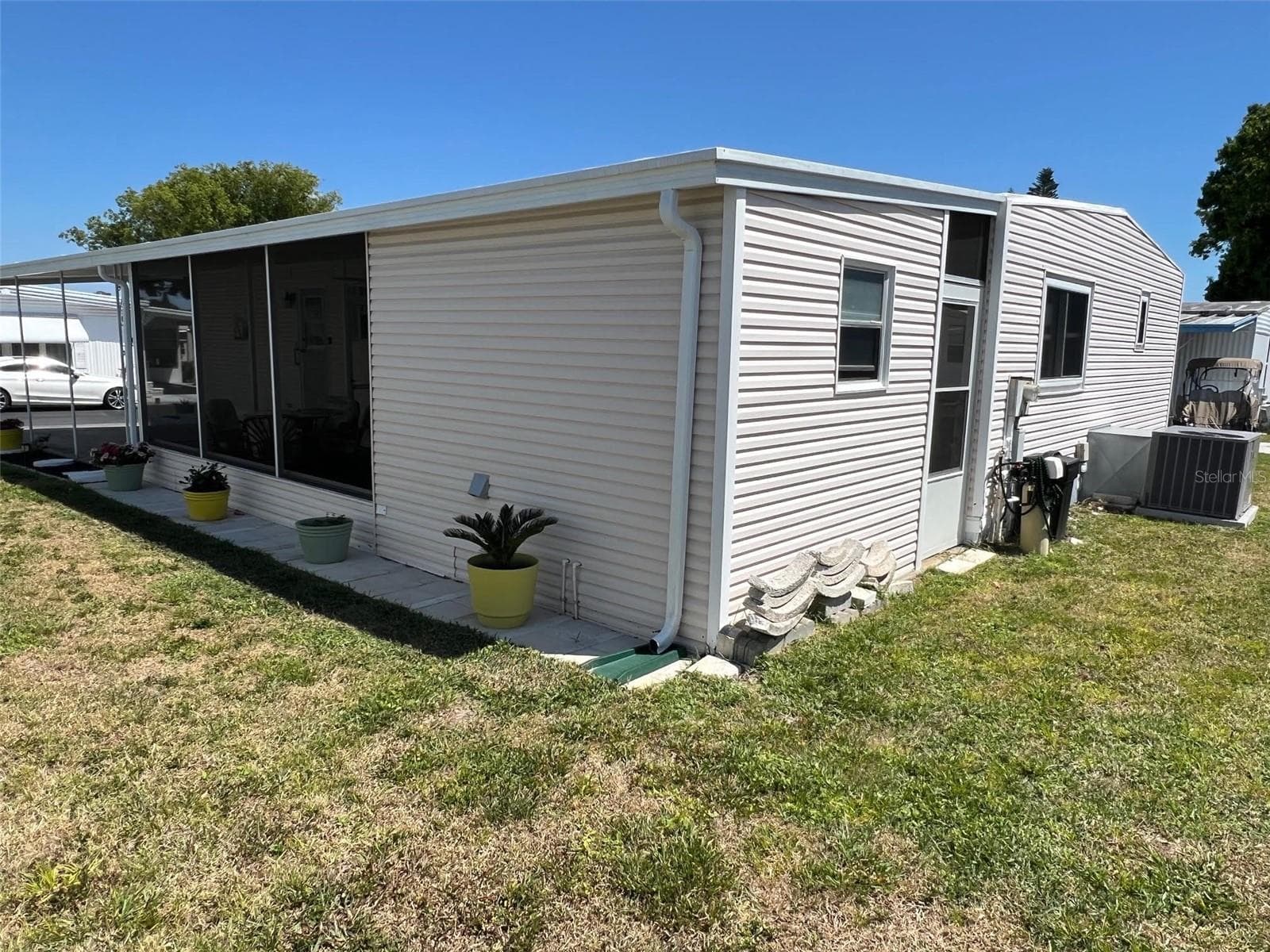 Manufactured Home at 825 COCONUT PALM ST, LARGO, photo 6 of 30