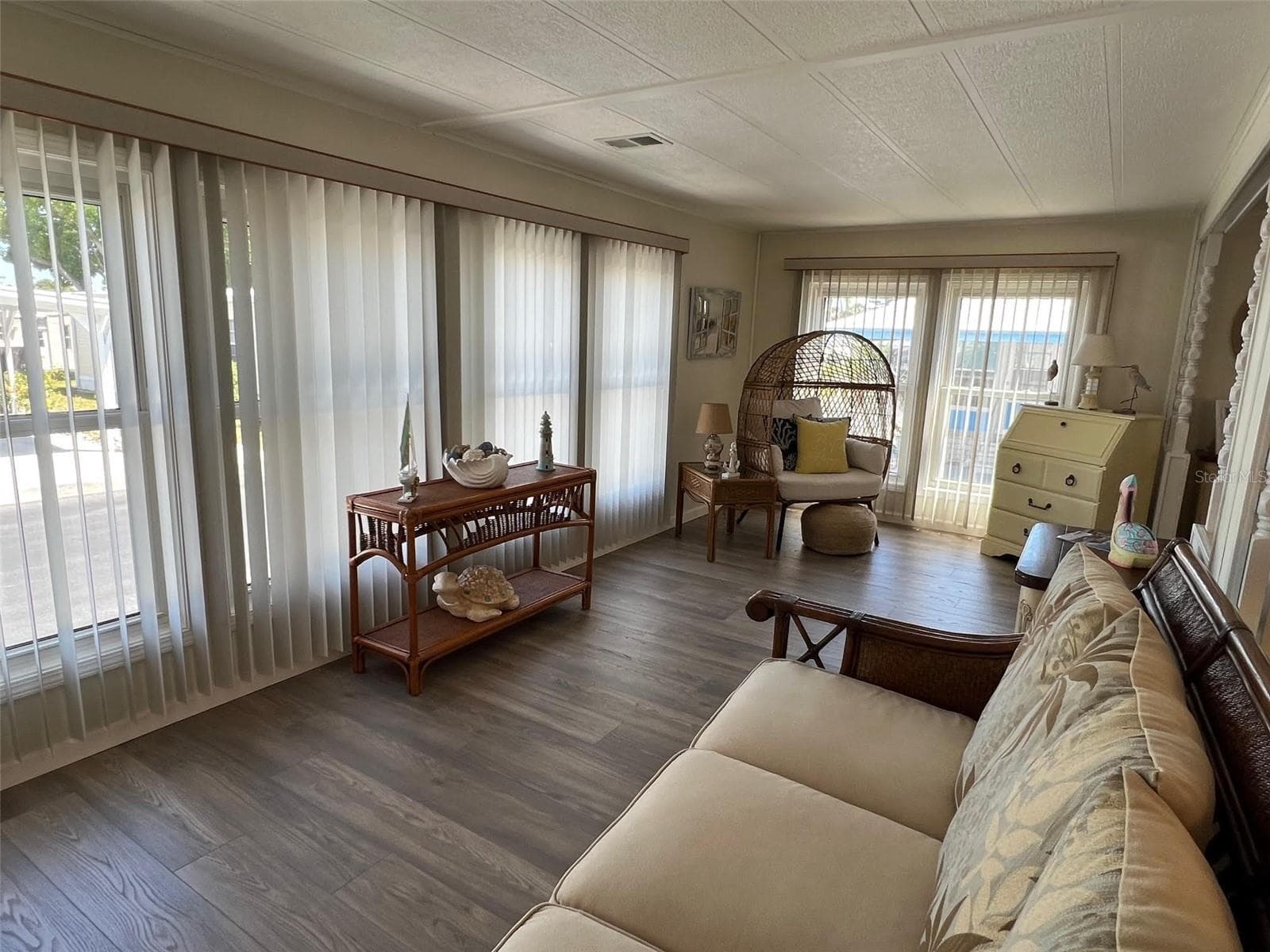 Manufactured Home at 825 COCONUT PALM ST, LARGO, photo 9 of 30