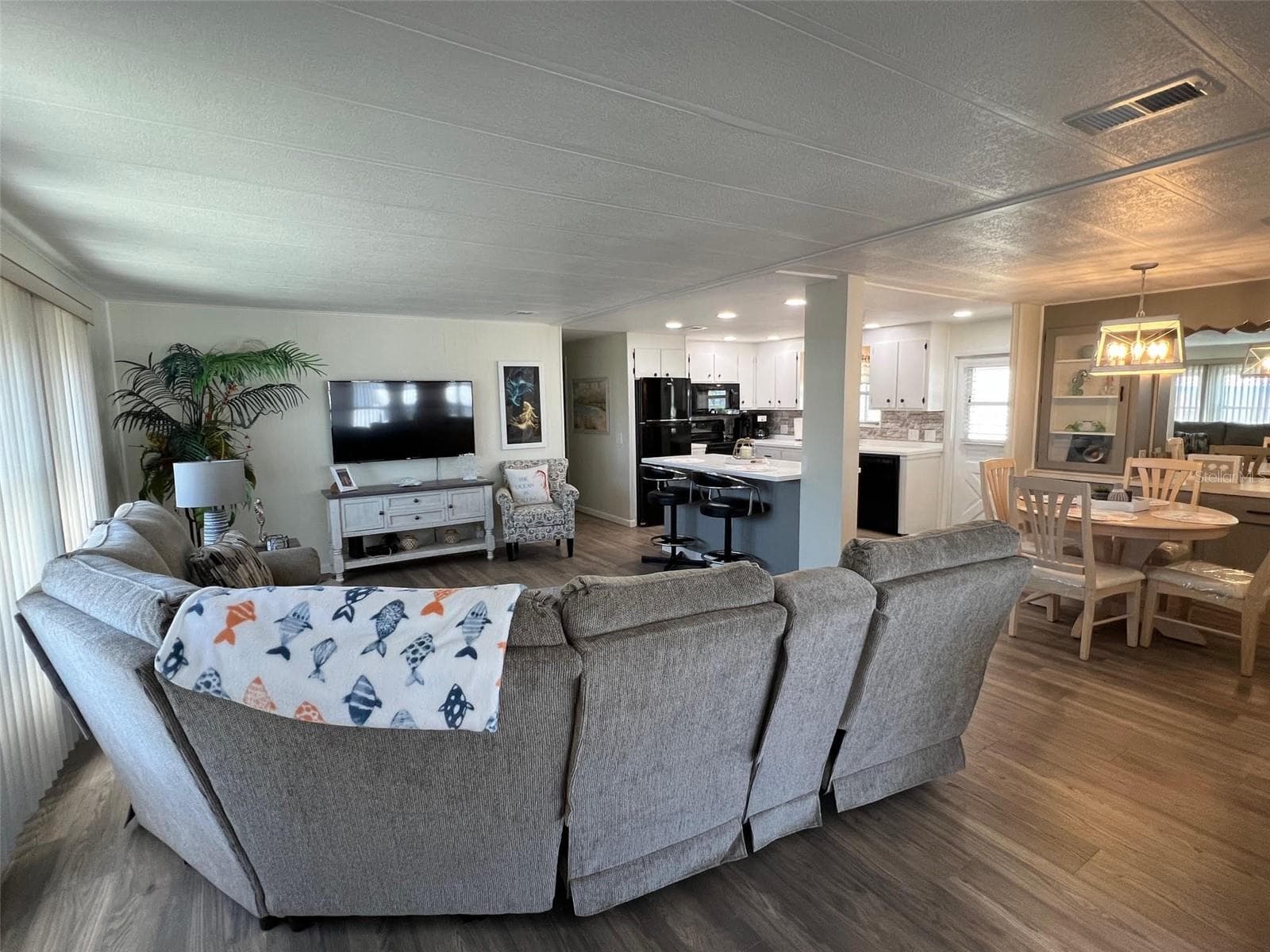 Manufactured Home at 825 COCONUT PALM ST, LARGO, photo 10 of 30