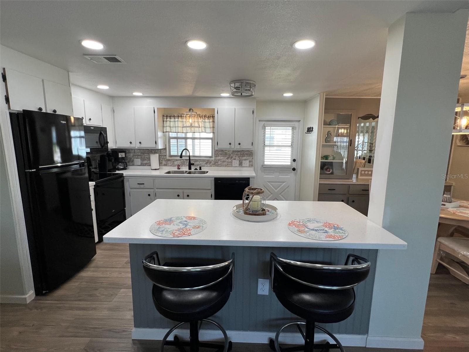 Manufactured Home at 825 COCONUT PALM ST, LARGO, photo 14 of 30