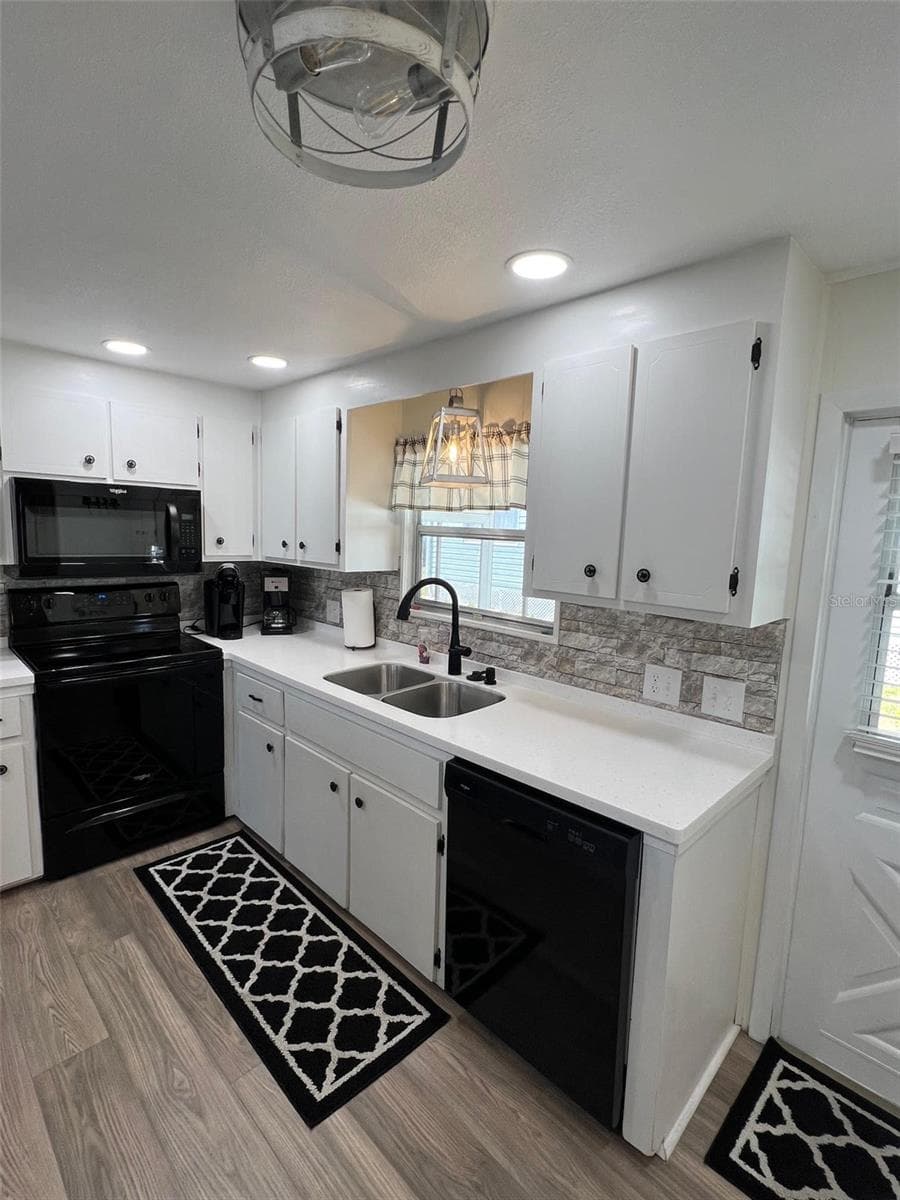 Manufactured Home at 825 COCONUT PALM ST, LARGO, photo 16 of 30