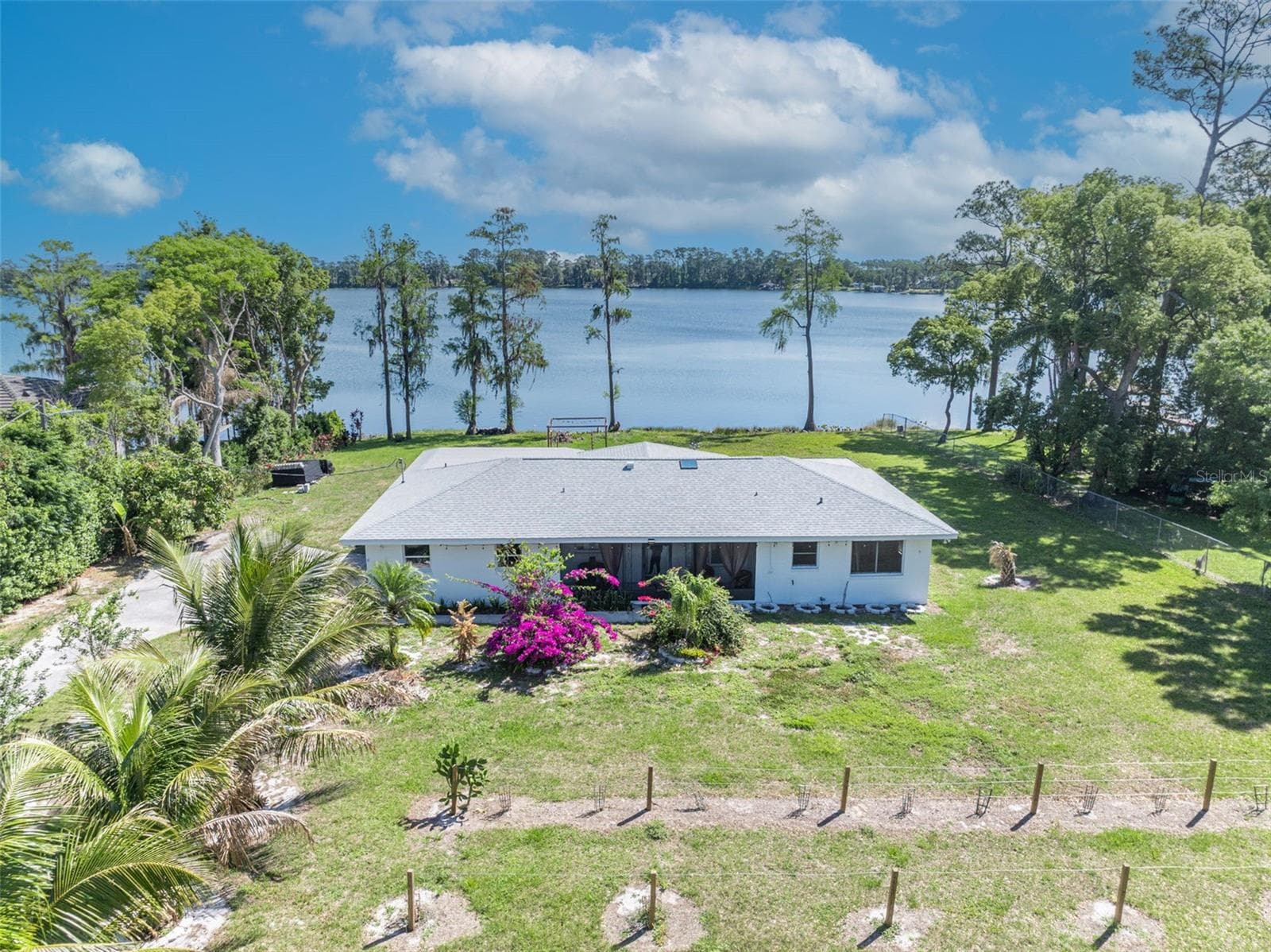7420 LAKE WILLIS DR