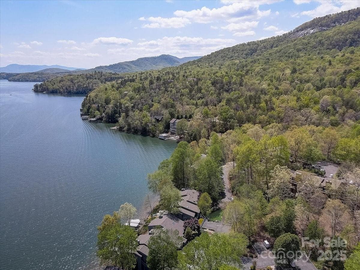 Townhouse at Lake Lure, photo 2 of 34