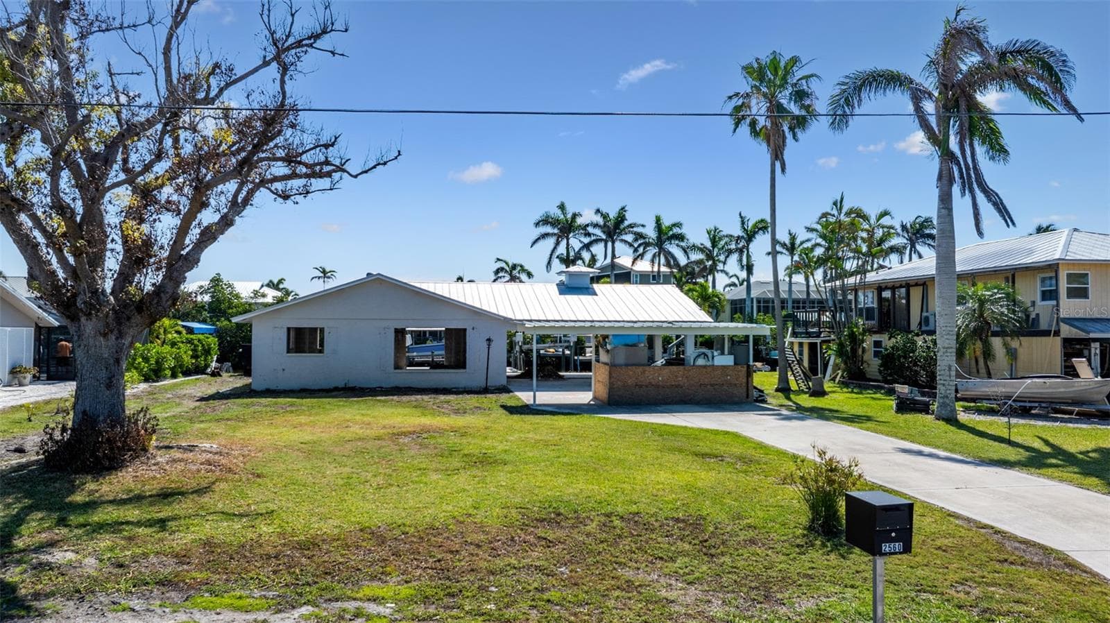 Existing home that requires remodel per building plan. - 2560 BAYBREEZE ST, ST JAMES CITY