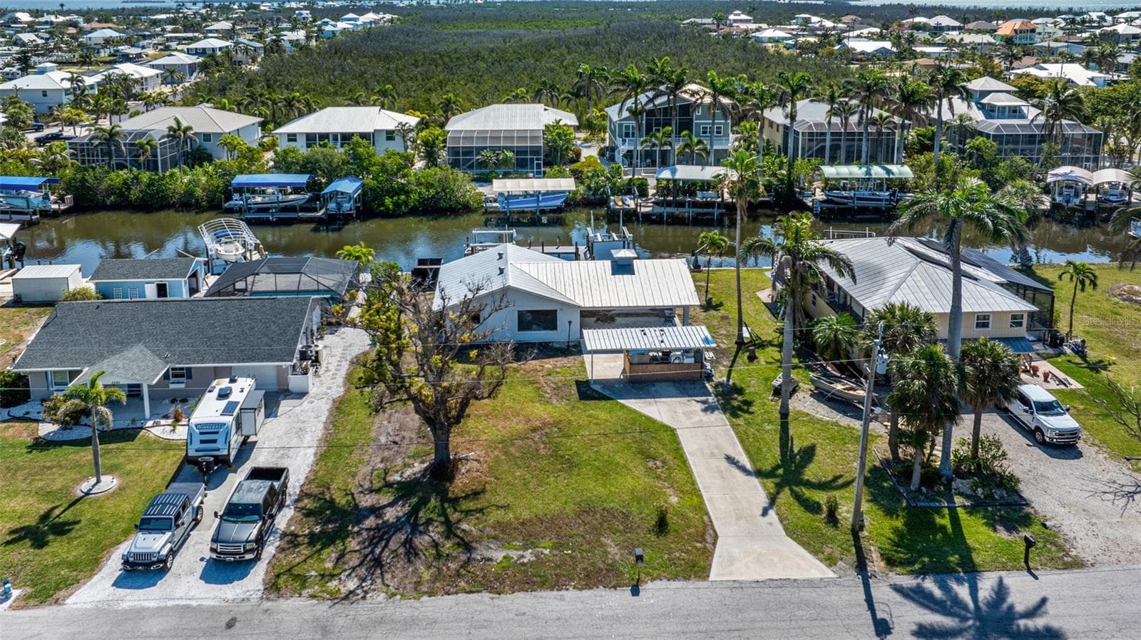 Existing home that requires remodel per building plan. - 2560 BAYBREEZE ST, ST JAMES CITY