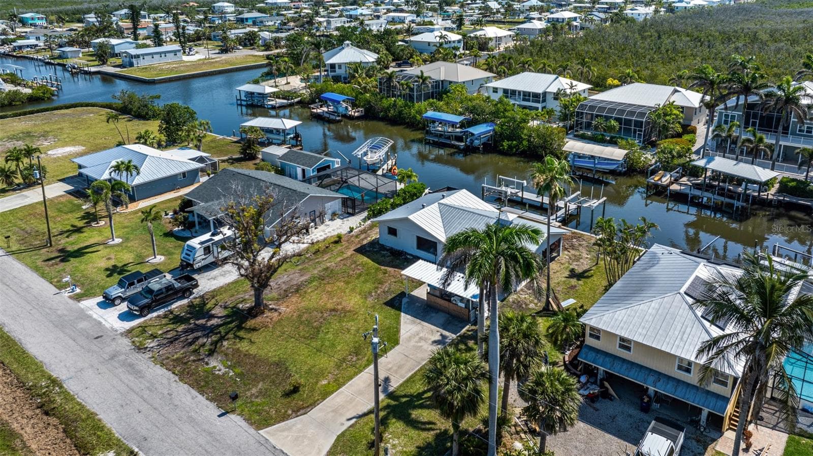 Existing home that requires remodel per building plan. - 2560 BAYBREEZE ST, ST JAMES CITY