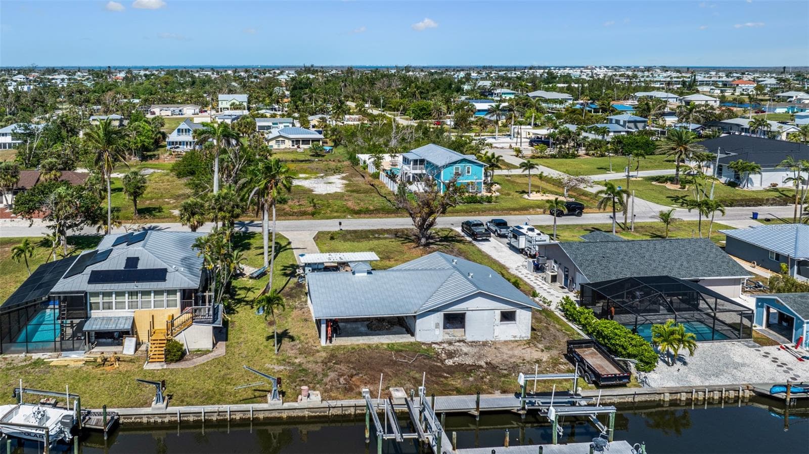 Existing home that requires remodel per building plan. - 2560 BAYBREEZE ST, ST JAMES CITY