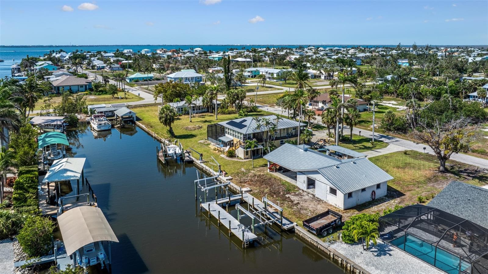 Existing home that requires remodel per building plan. - 2560 BAYBREEZE ST, ST JAMES CITY