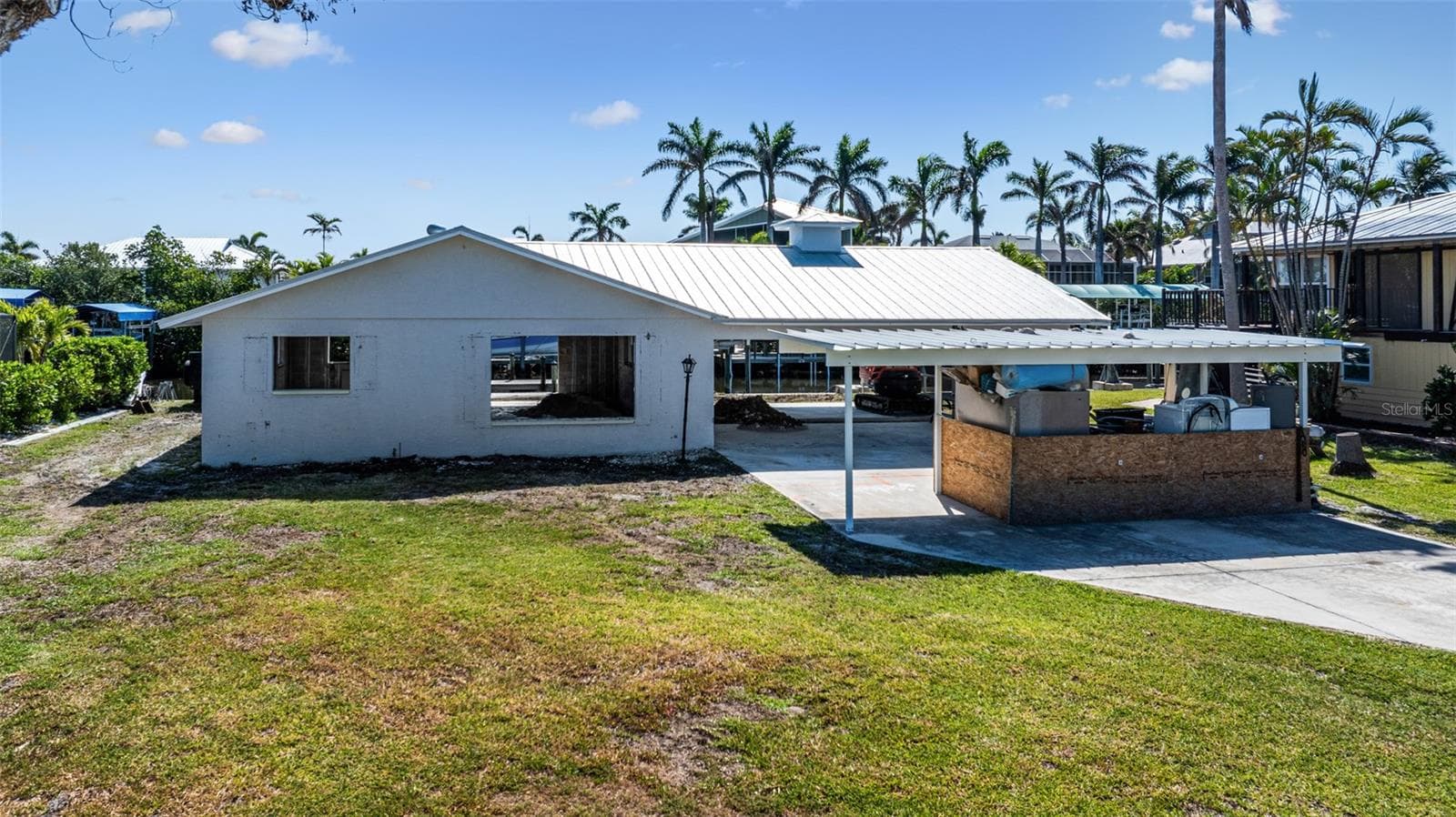 Existing home that requires remodel per building plan. - 2560 BAYBREEZE ST, ST JAMES CITY