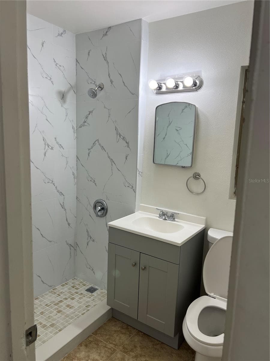 BATHROOM - 21274 COULTON AVE, PORT CHARLOTTE
