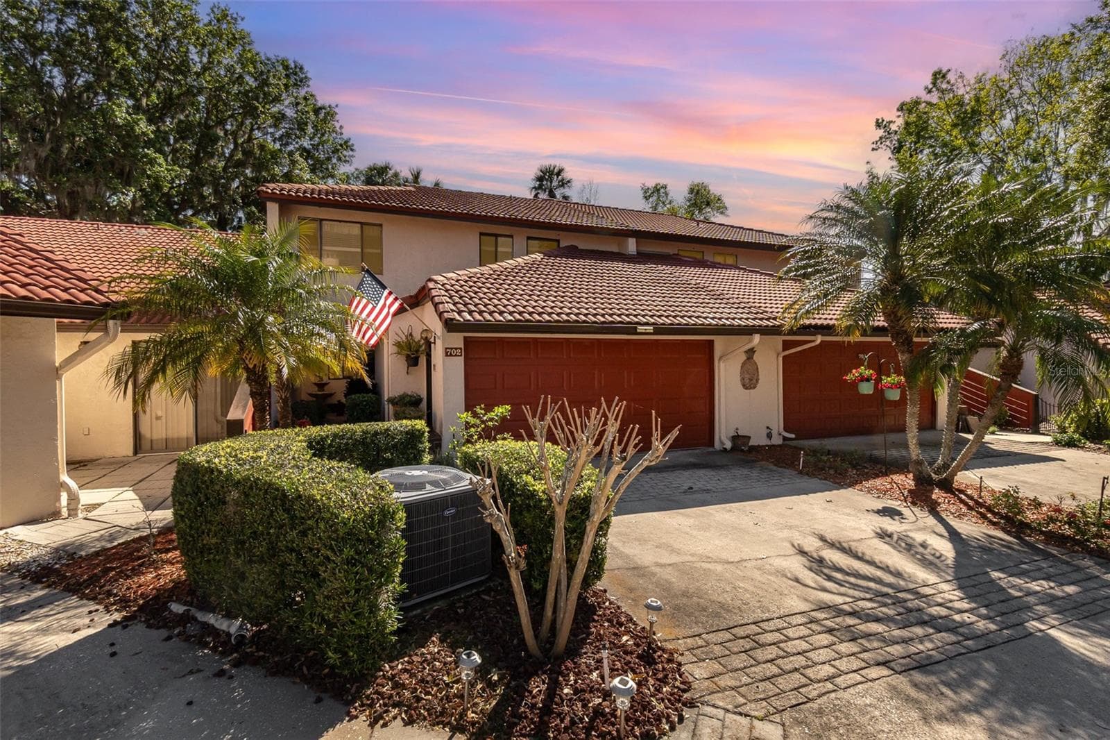 702 CLUSTERWOOD DR